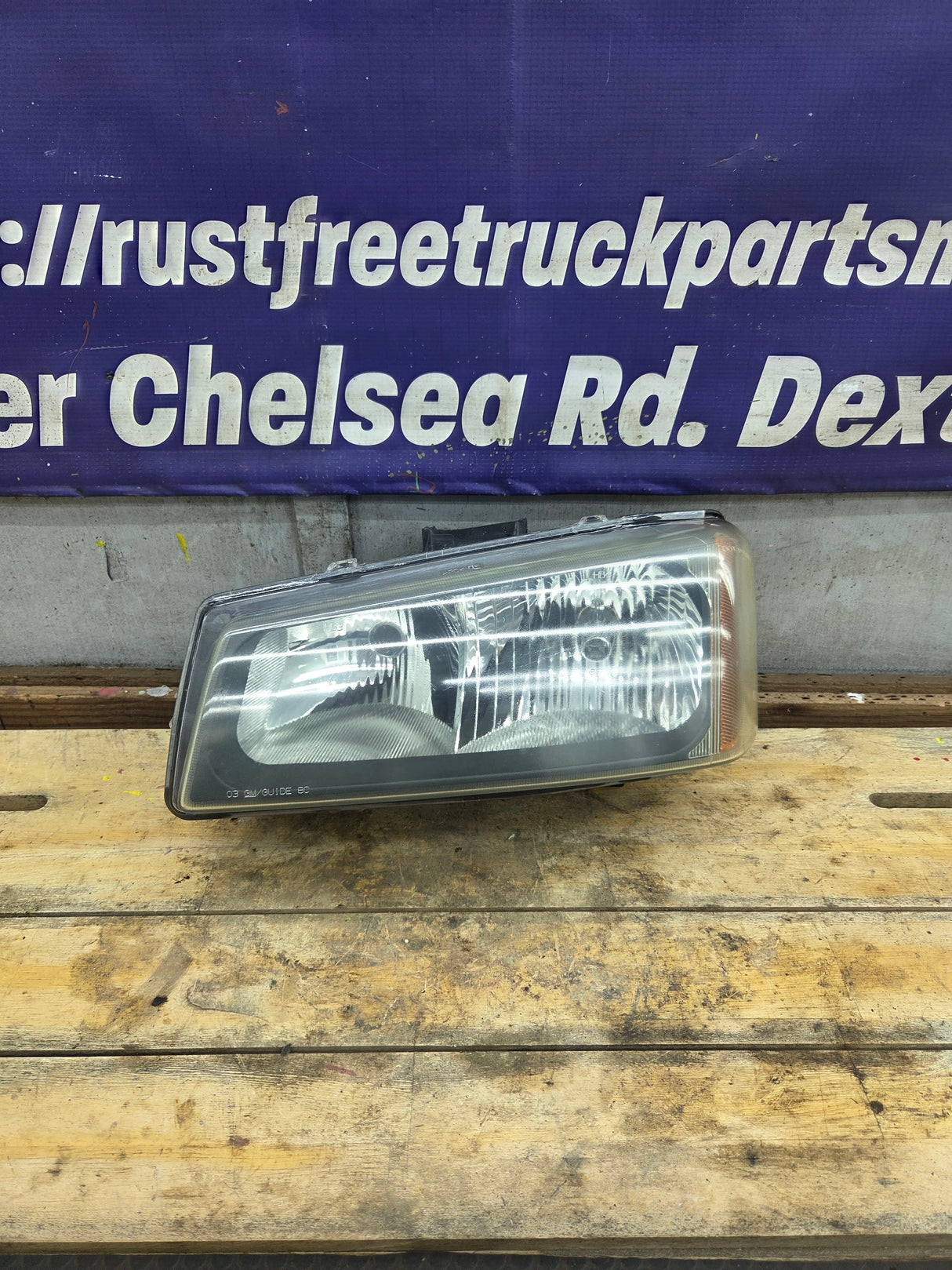 2003-2007 Chevrolet Silverado LH Driver Side Headlight Assembly - 10396913