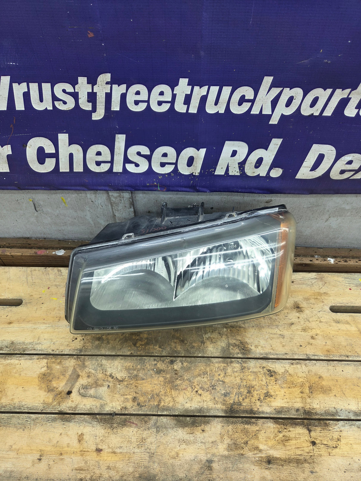 2003-2007 Chevrolet Silverado LH Driver Side Headlight Assembly - 10396913
