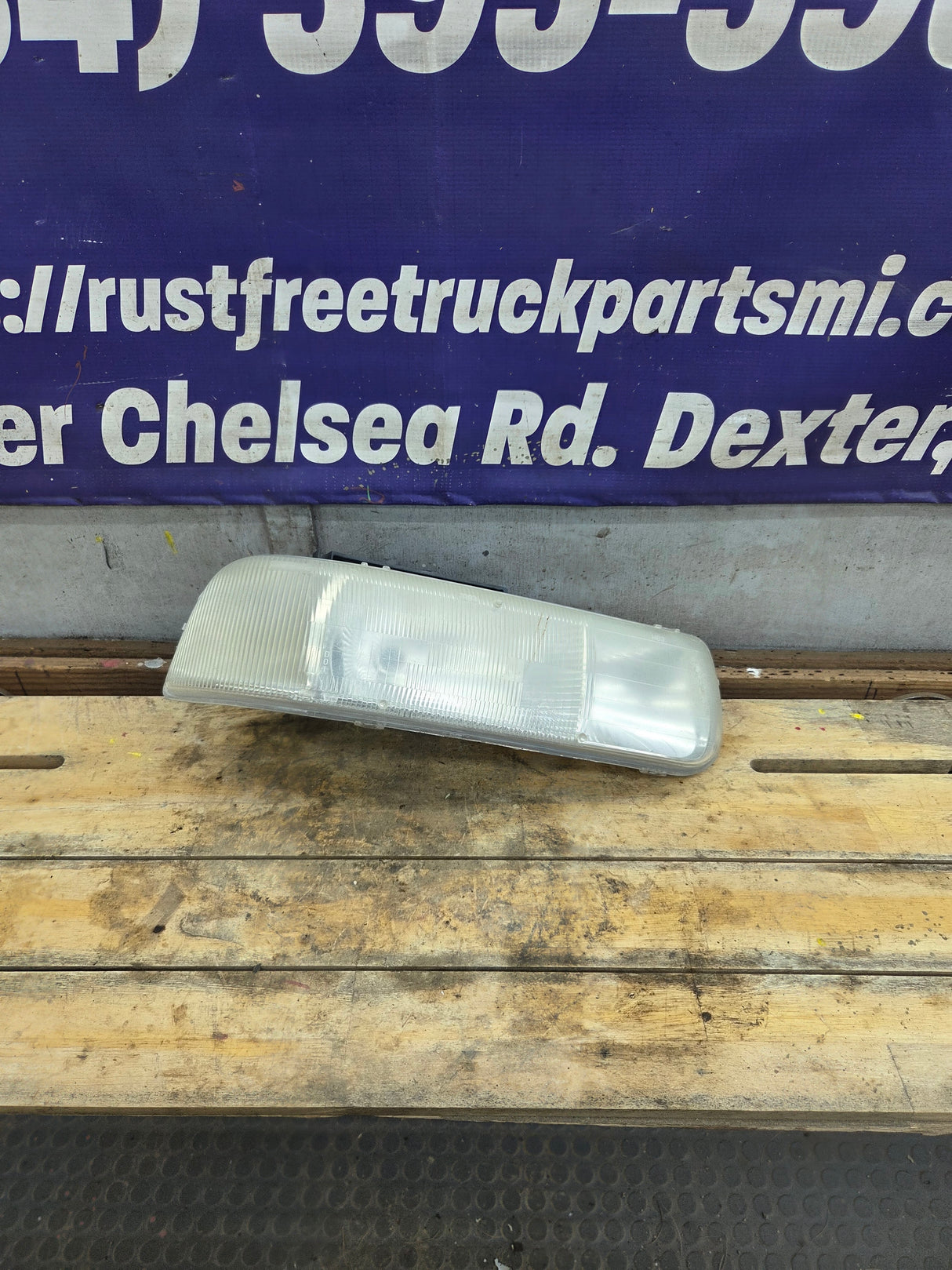 1999-2002 Chevrolet Silverado RH Passenger Side Headlight Assembly -16526134