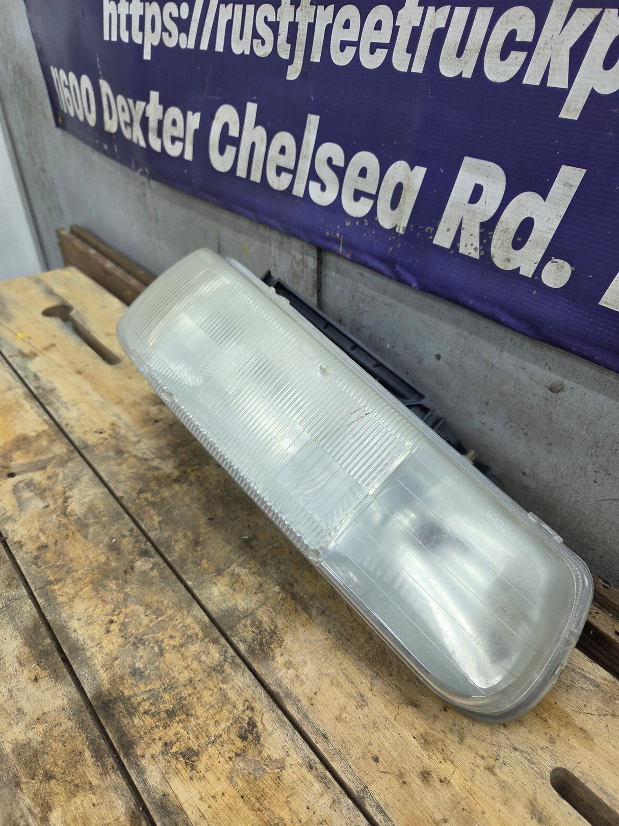 1999-2002 Chevrolet Silverado RH Passenger Side Headlight Assembly -16526134
