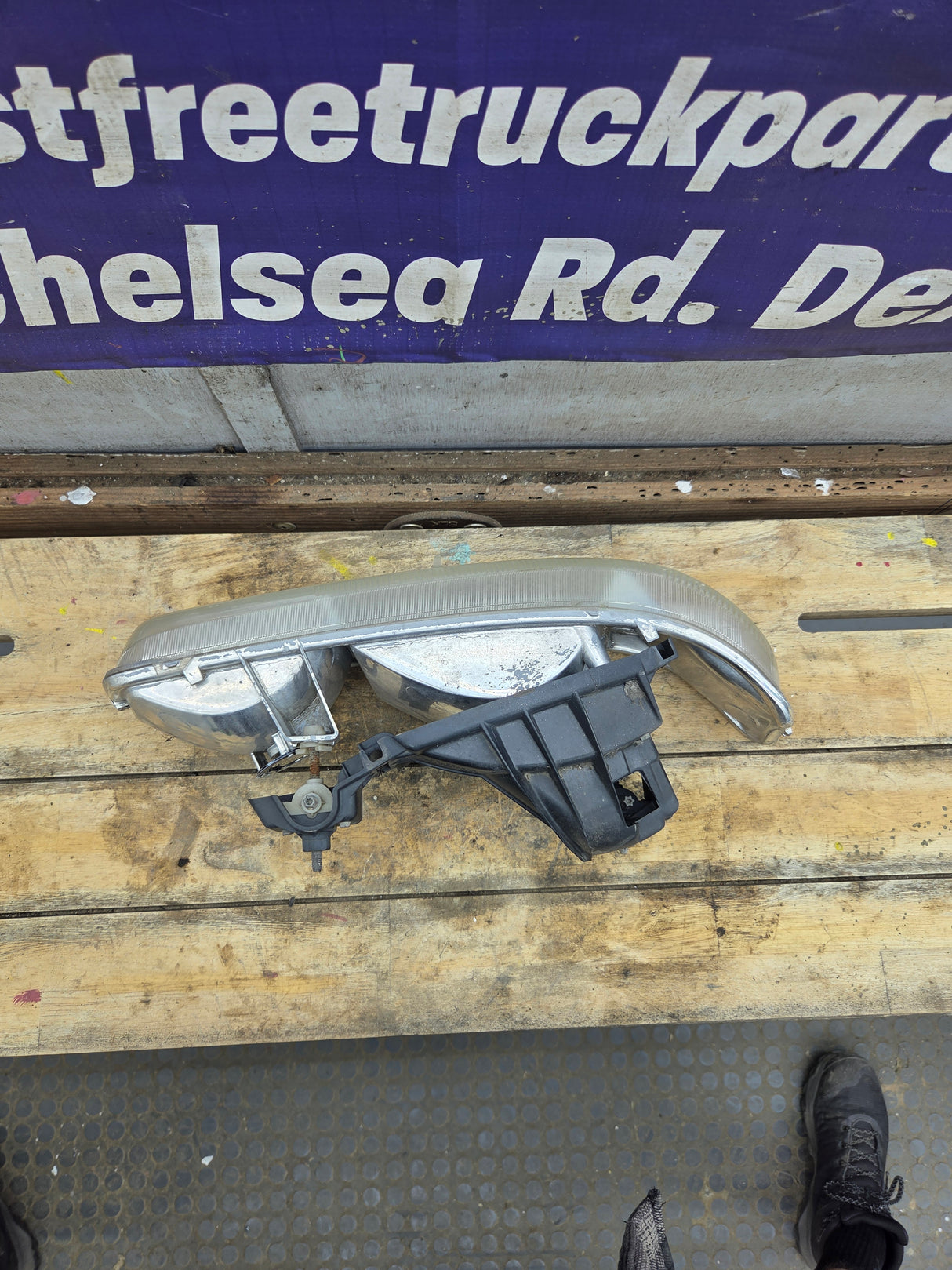1999-2002 Chevrolet Silverado RH Passenger Side Headlight Assembly -16526134
