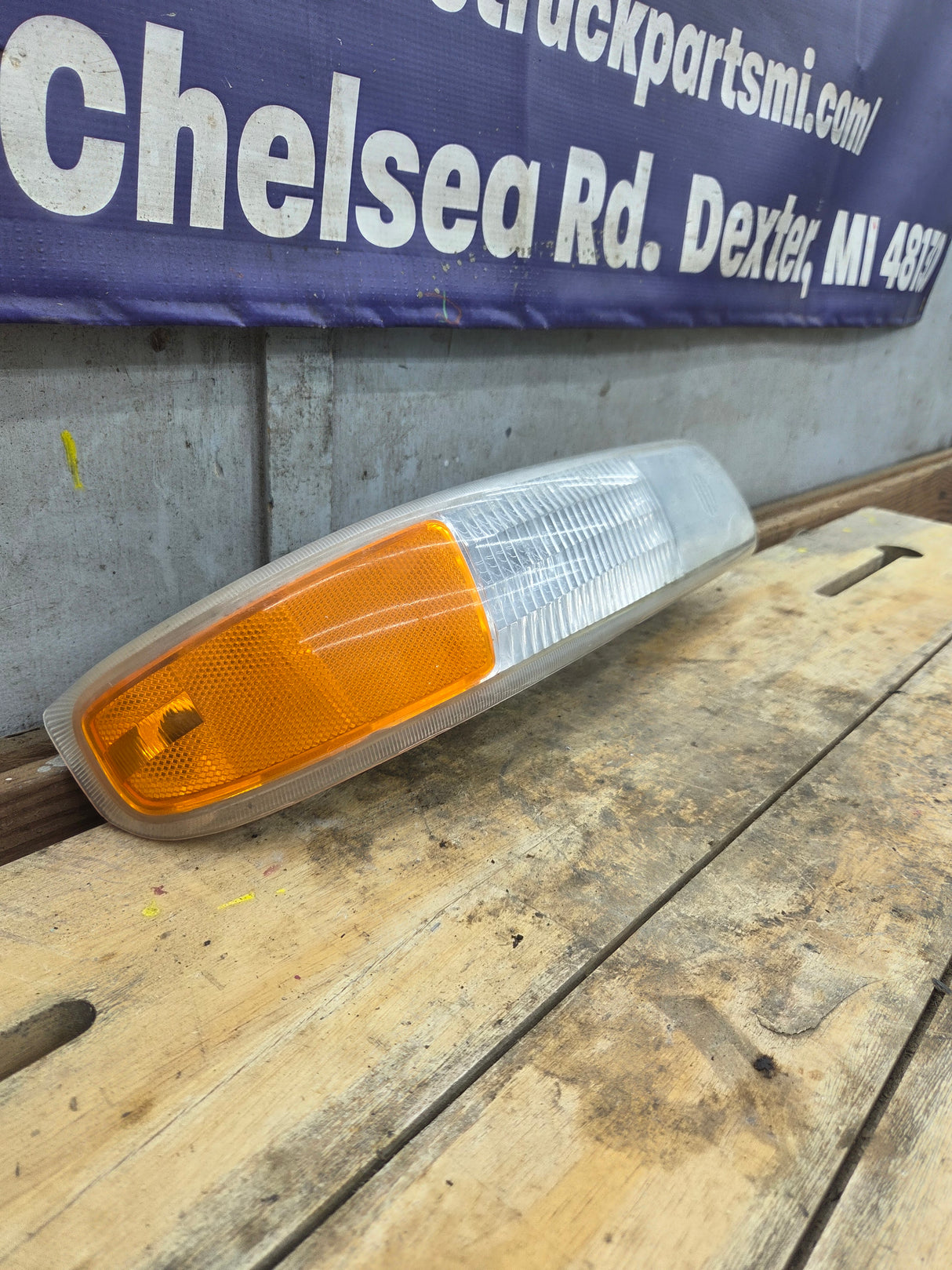 1999-2002 Chevrolet Silverado RH Passenger Side Marker / Turn Signal - 15199559
