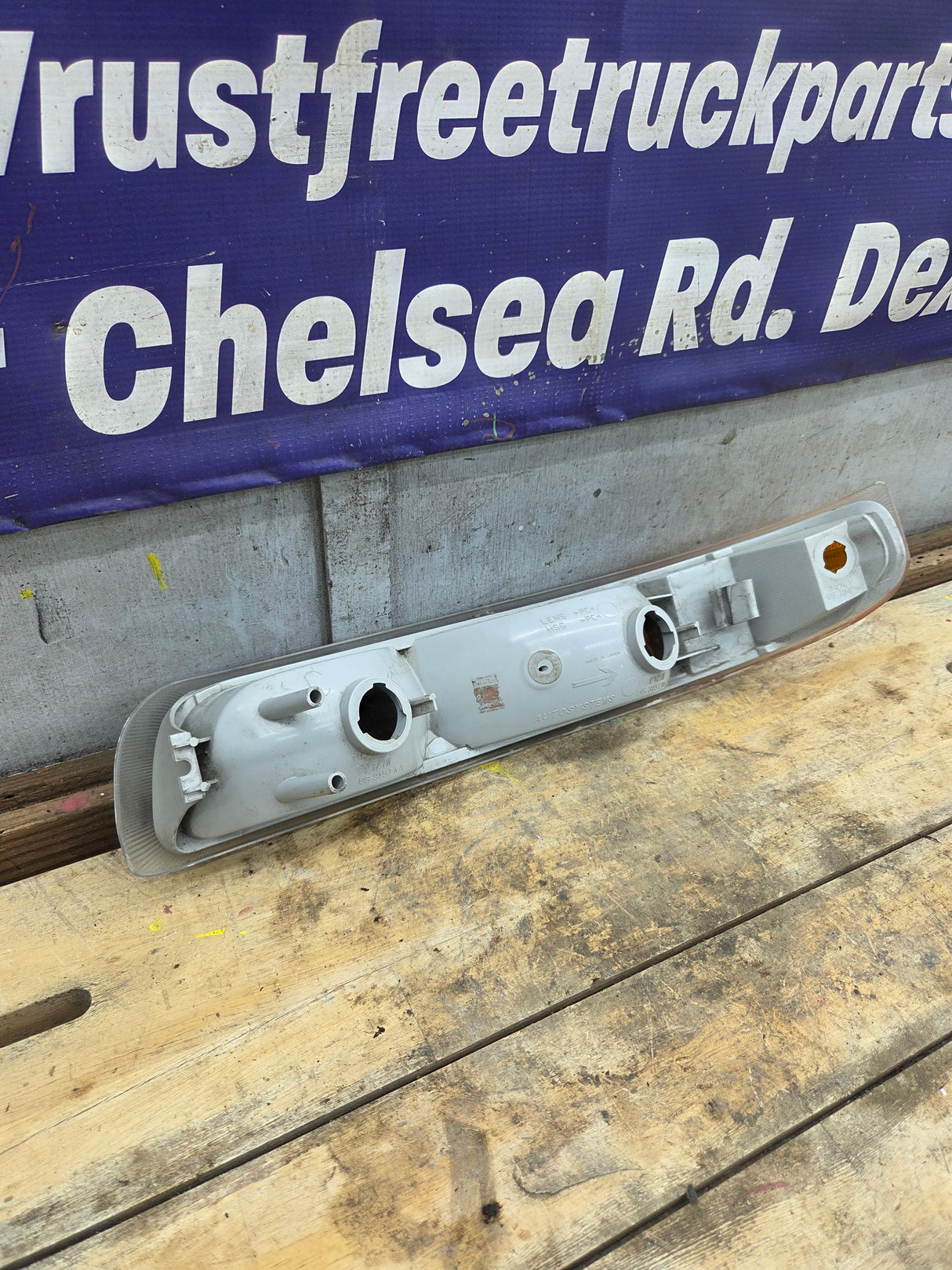 1999-2002 Chevrolet Silverado RH Passenger Side Marker / Turn Signal - 15199559