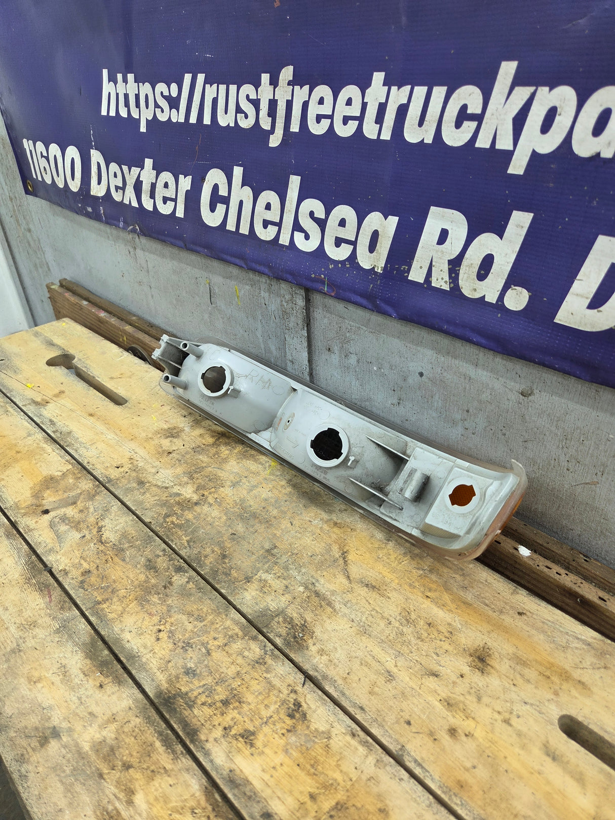 1999-2002 Chevrolet Silverado RH Passenger Side Marker / Turn Signal - 15199559