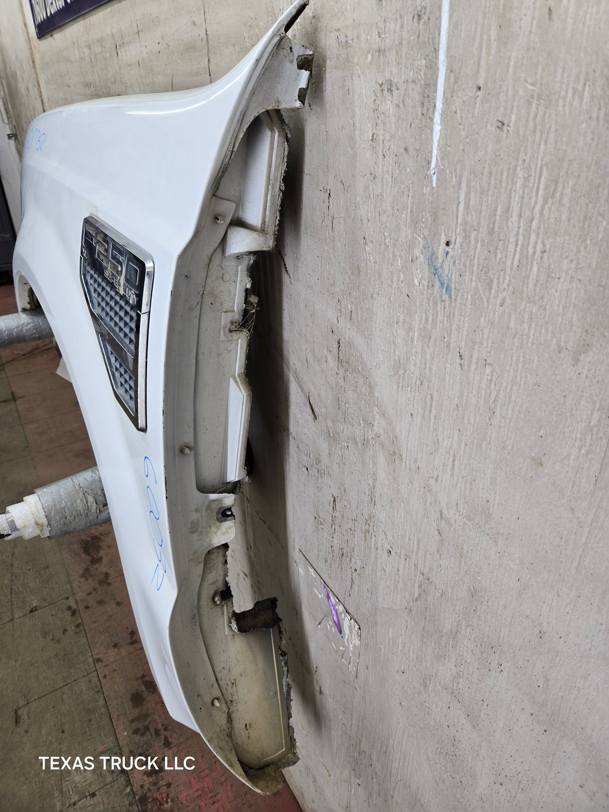2008-2010 Ford Super Duty F250 F350 LH Driver Side Fender - Oxford White