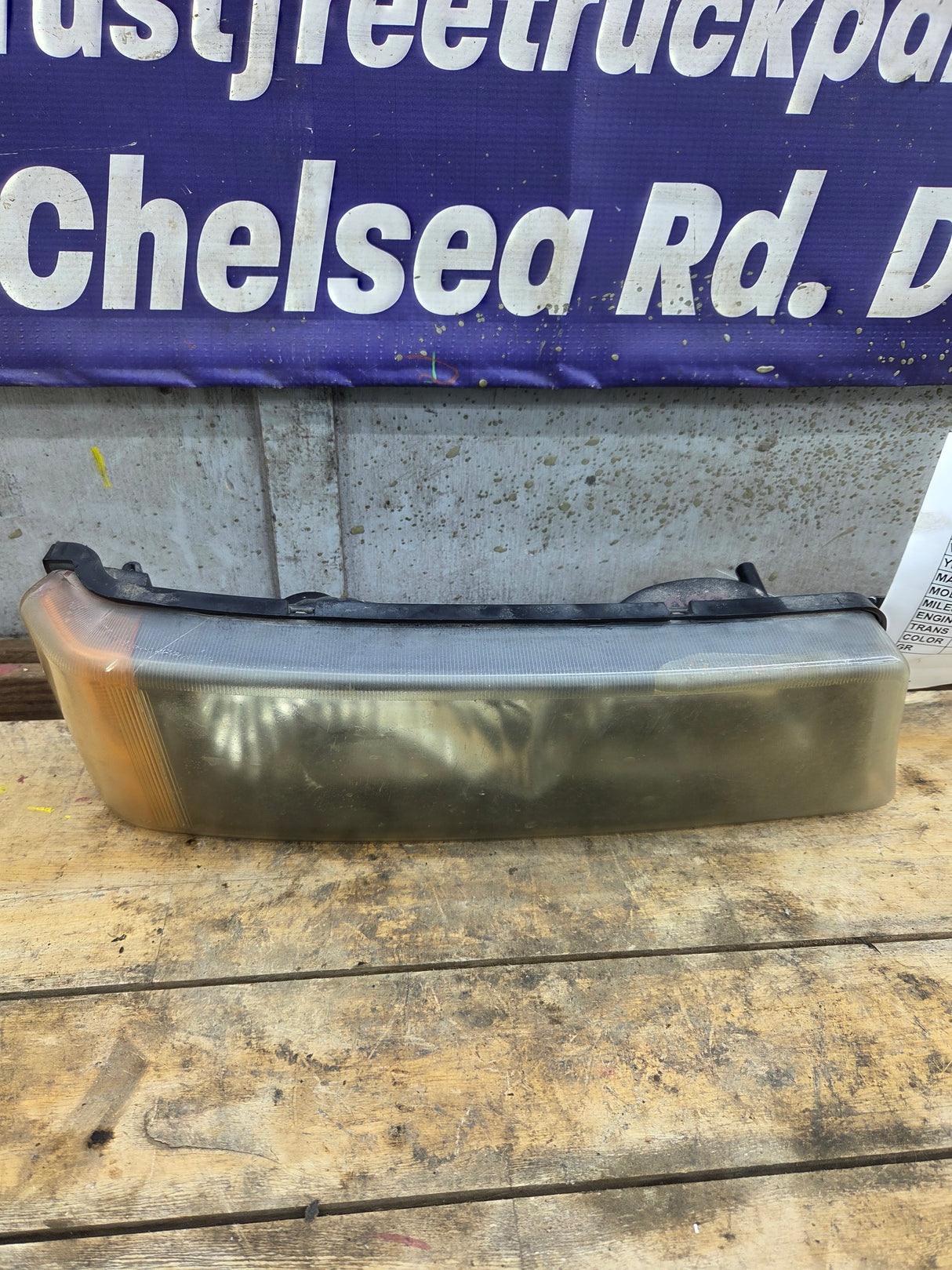 2003-2007 Chevrolet Silverado RH Passenger Side Marker / Turn Signal - 15199557