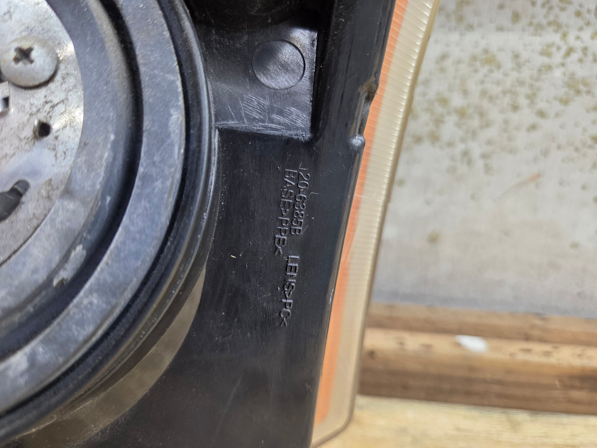 2003-2007 Chevrolet Silverado RH Passenger Side Headlight Assembly - 10396912