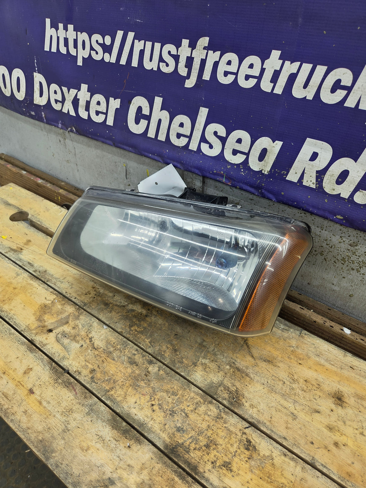 2003-2007 Chevrolet Silverado LH Driver Side Headlight Assembly - 10396913