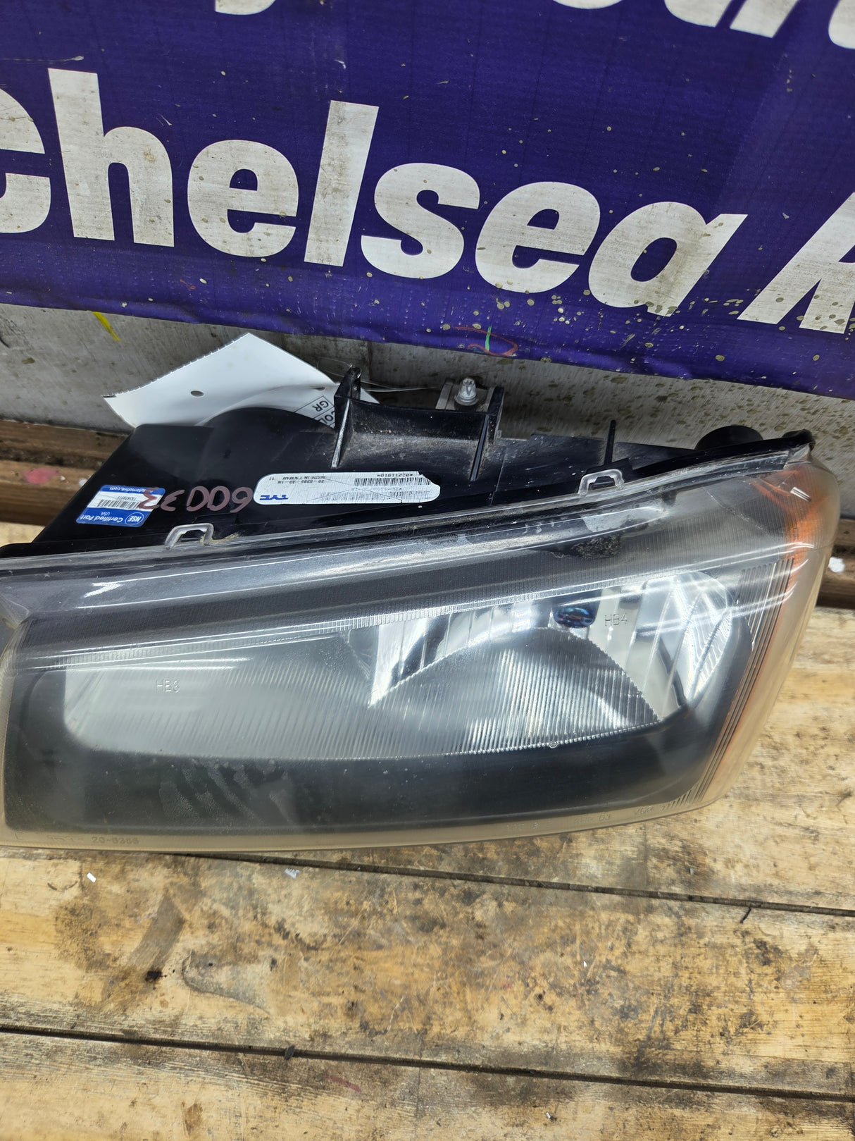 2003-2007 Chevrolet Silverado LH Driver Side Headlight Assembly - 10396913