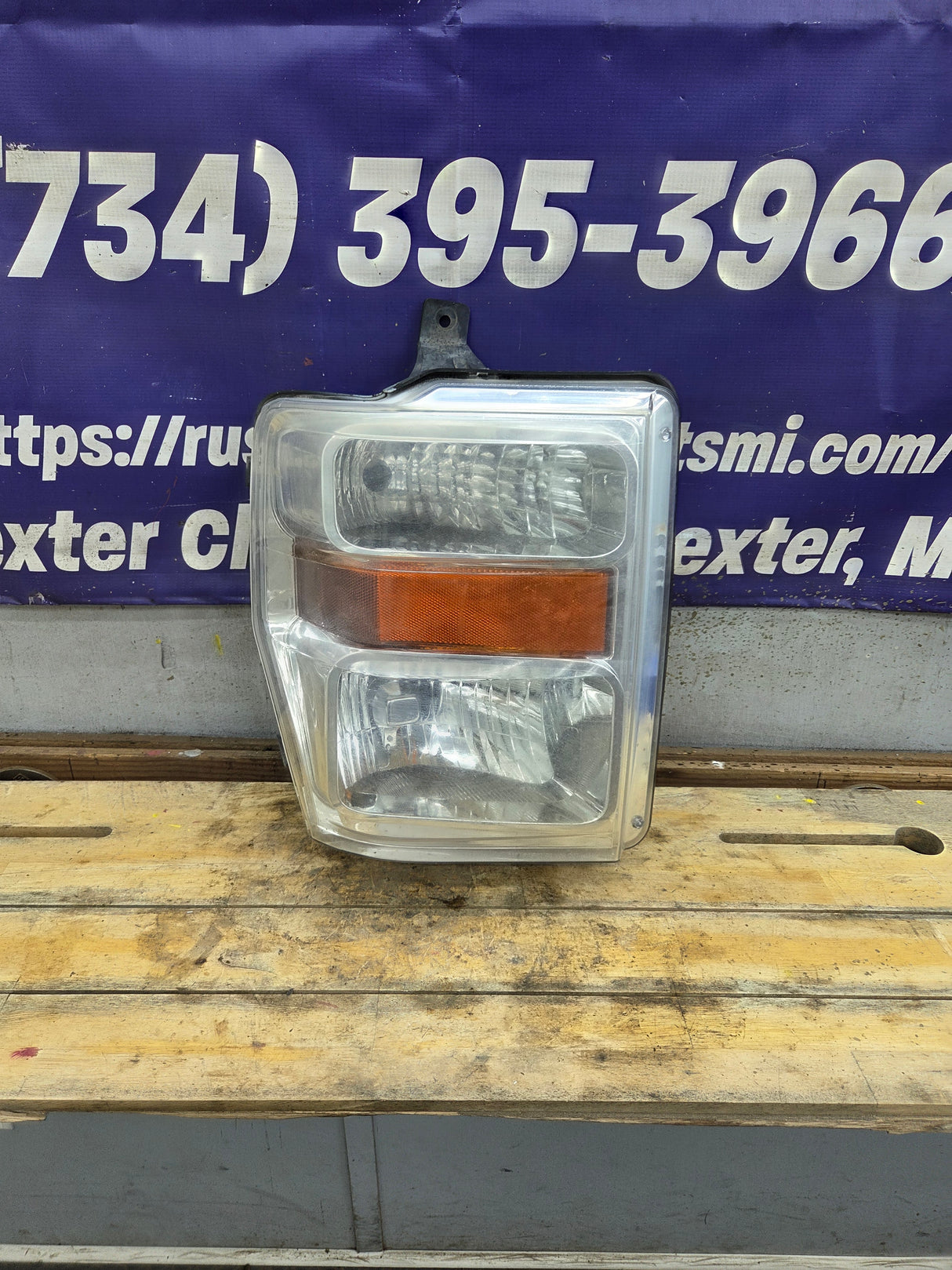 2008-2010 Ford Super Duty F250 F350 F450 F550 RH Passenger Side Composite Head Light 8C24-13005-A