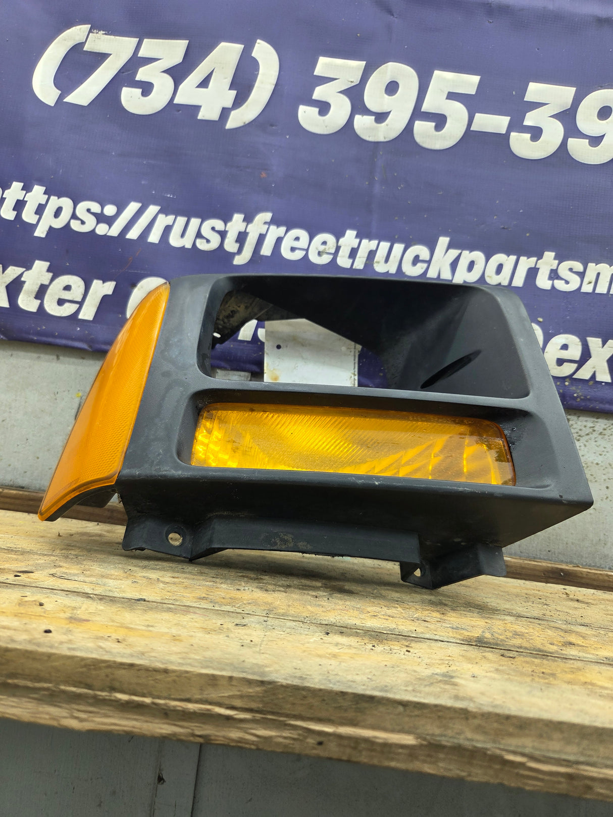 2005-2007 Ford Super Duty F250 F350 F450 F550 RH Right Passenger Headlight Bezel Park Lamp Signal Corner Light 5C34-13B220-A