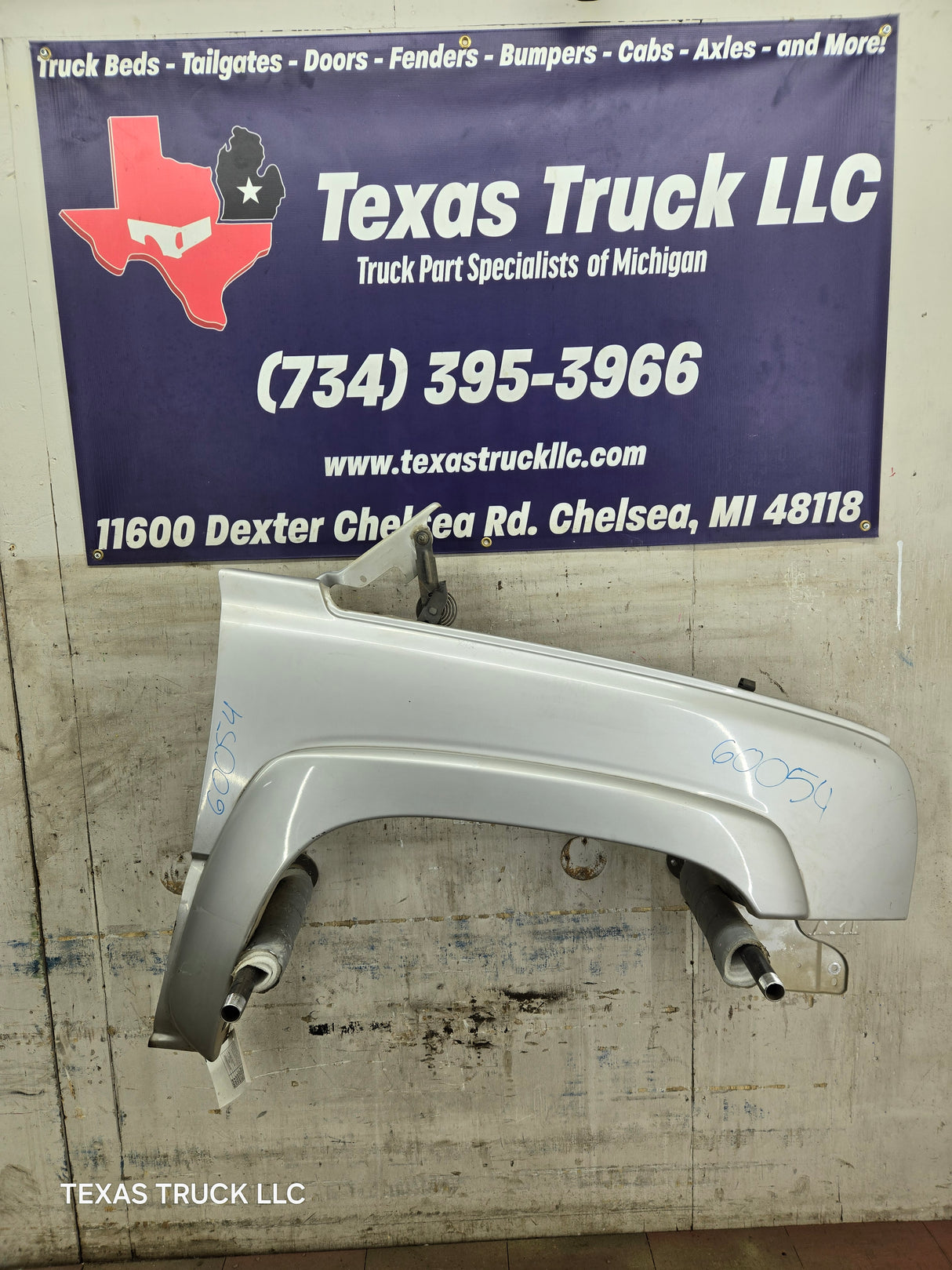 2003-2007 Chevrolet Silverado / Tahoe / Suburban 1500 2500 3500 HD RH Passenger Side "Cateye" Front Fender - Summit White