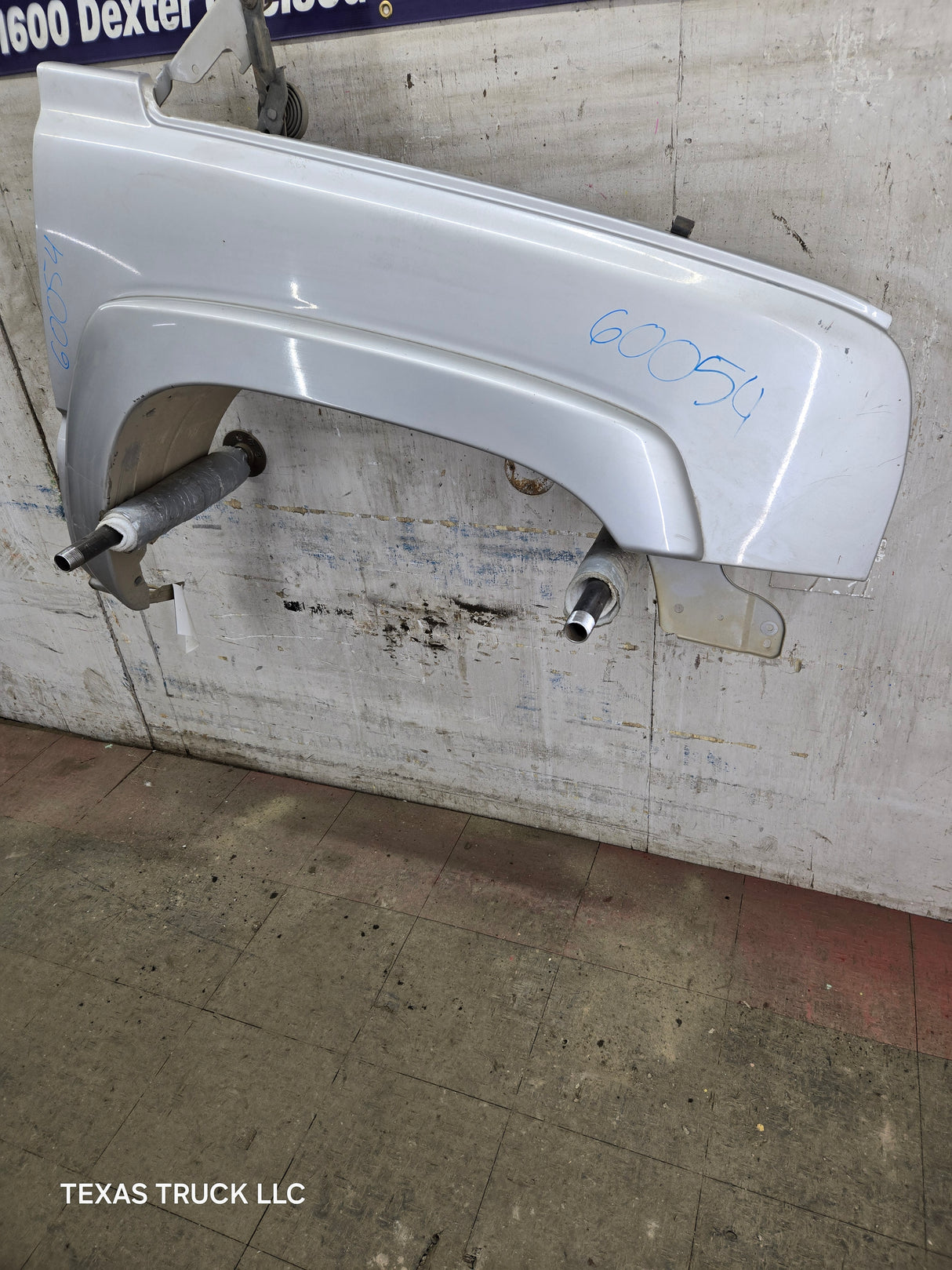 2003-2007 Chevrolet Silverado / Tahoe / Suburban 1500 2500 3500 HD RH Passenger Side "Cateye" Front Fender - Summit White