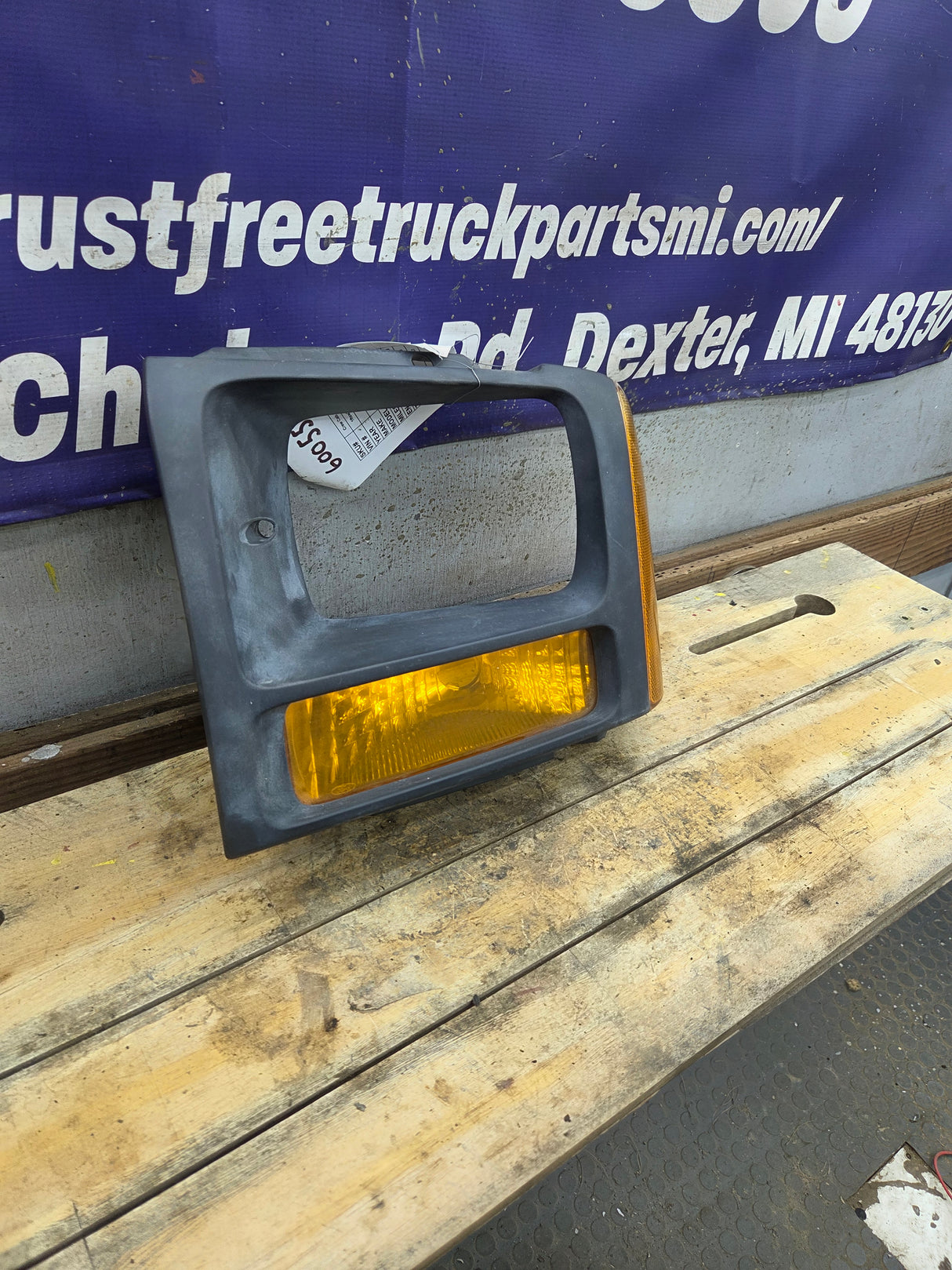 2005-2007 Ford Super Duty F250 F350 F450 F550 LH Left Driver Side Headlight Bezel Park Lamp Signal Corner Light 5C34-13B221-A