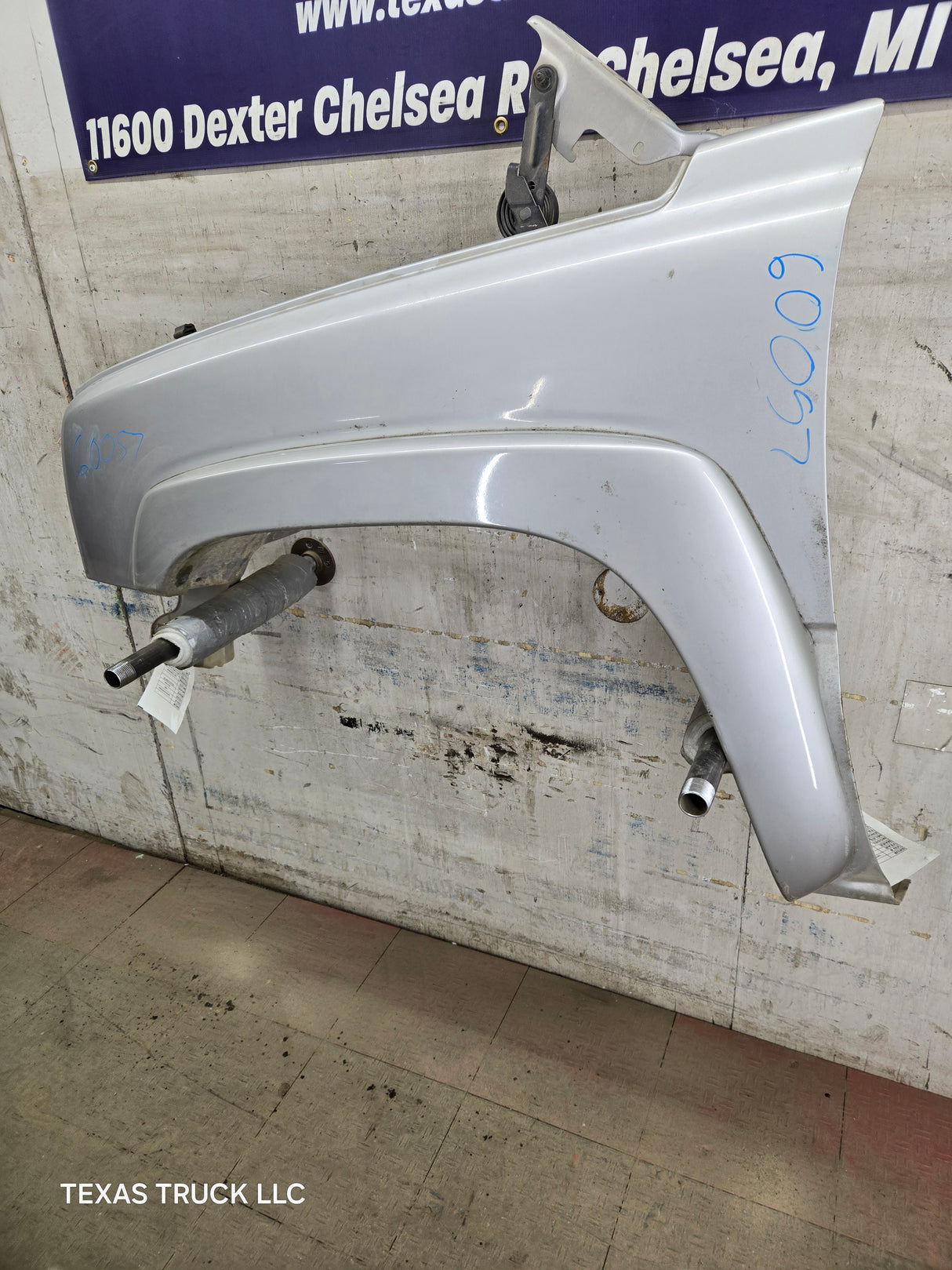 2003-2007 Chevrolet Silverado / Tahoe / Suburban 1500 2500 3500 HD LH Driver Side "Cateye" Front Fender - Summit White