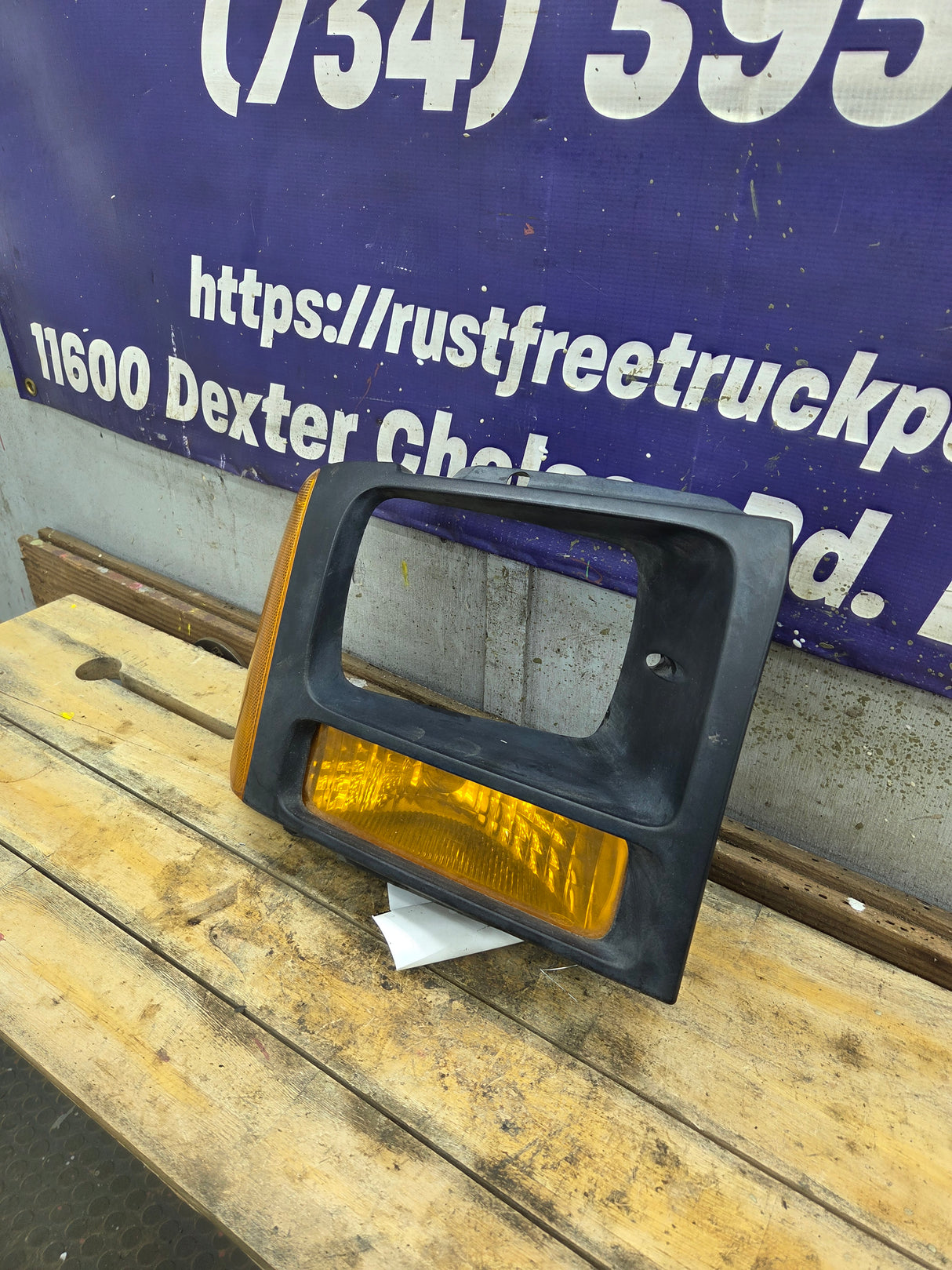 2005-2007 Ford Super Duty F250 F350 F450 F550 RH Right Passenger Headlight Bezel Park Lamp Signal Corner Light 5C34-13B220-A