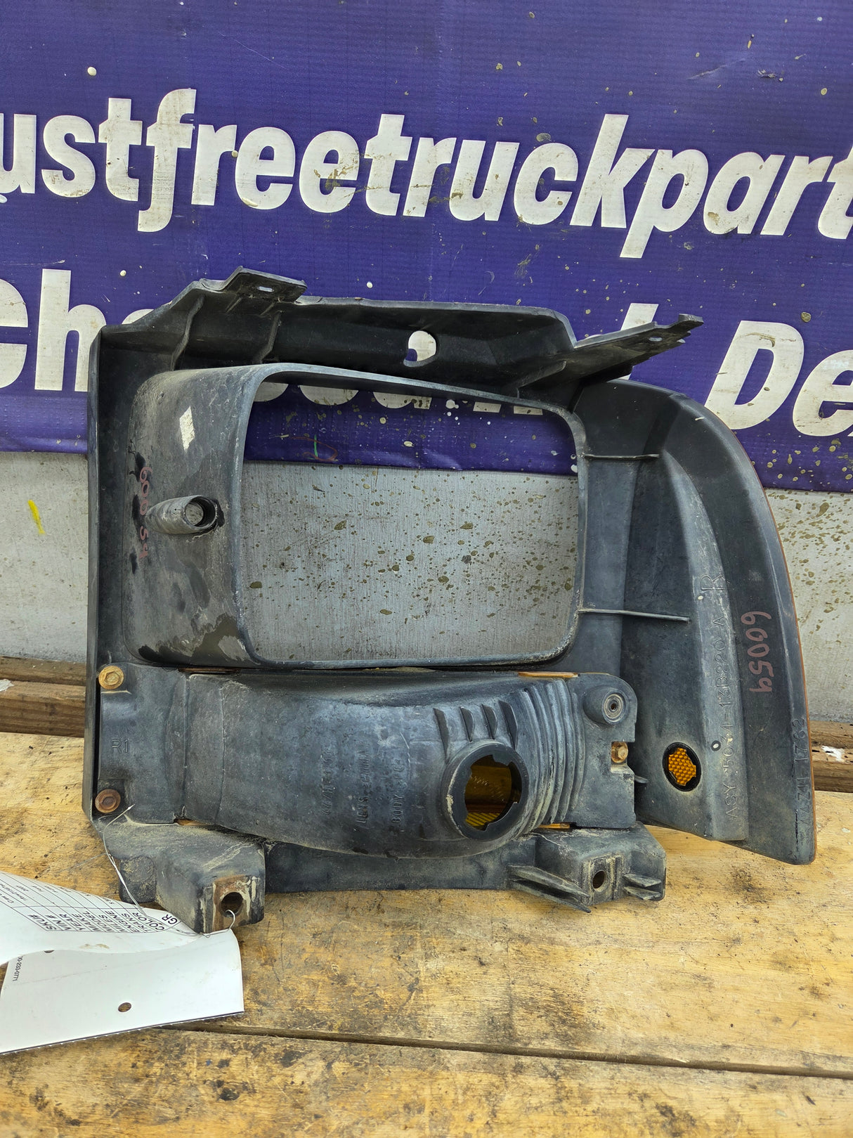 2005-2007 Ford Super Duty F250 F350 F450 F550 RH Right Passenger Headlight Bezel Park Lamp Signal Corner Light 5C34-13B220-A