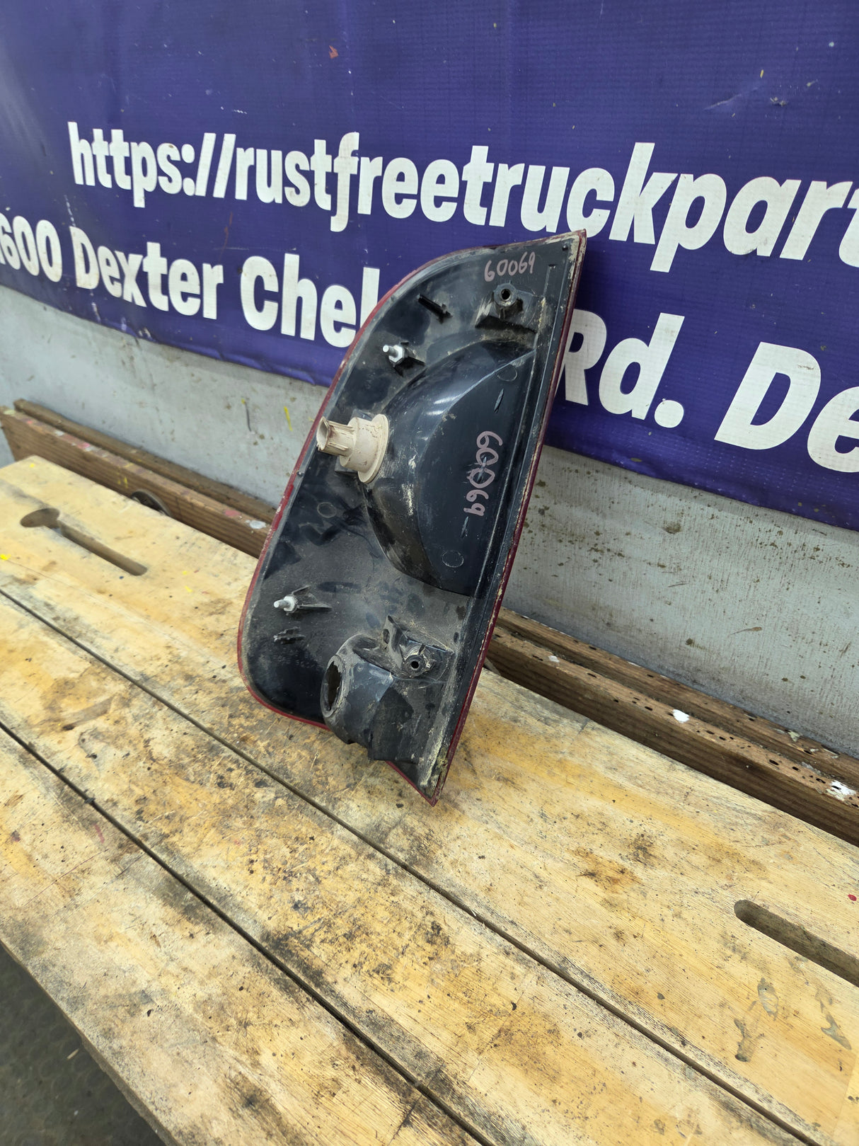 1999-2007 Ford Super Duty Passenger Side Tail Light F250 F350 F450 F550