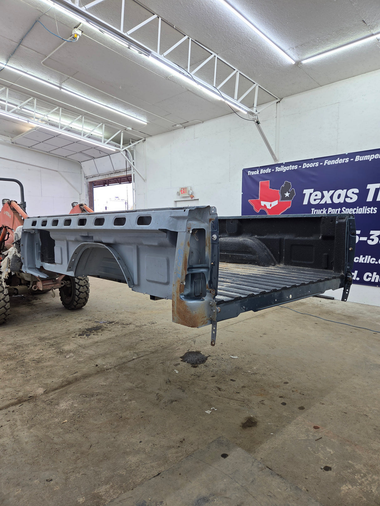 1999-2007 Chevrolet Silverado / GMC Sierra 8' 3500 HD Dually Truck Bed