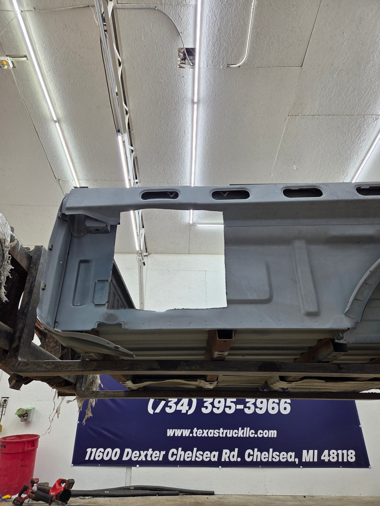 1999-2007 Chevrolet Silverado / GMC Sierra 8' 3500 HD Dually Truck Bed