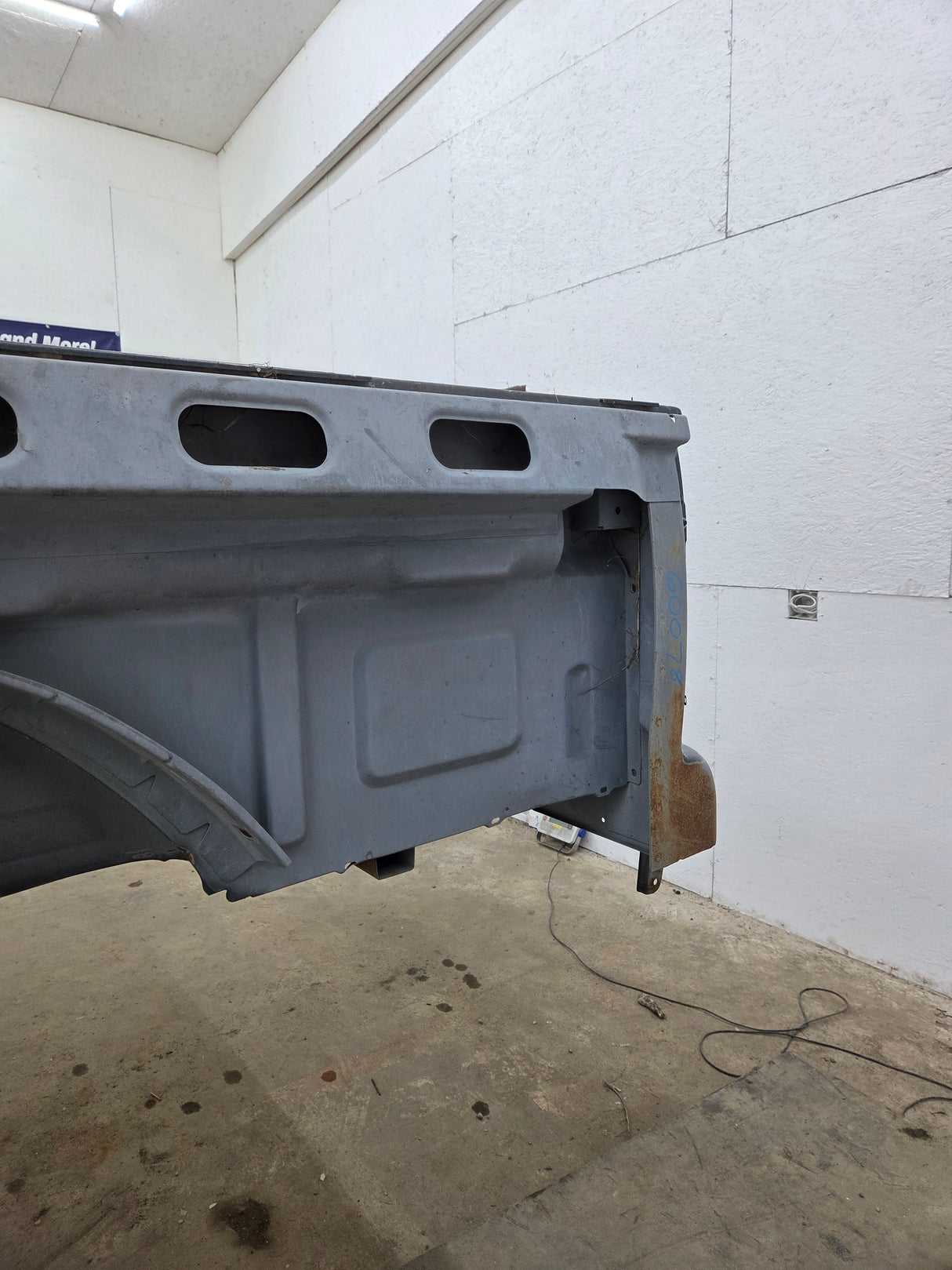 1999-2007 Chevrolet Silverado / GMC Sierra 8' 3500 HD Dually Truck Bed