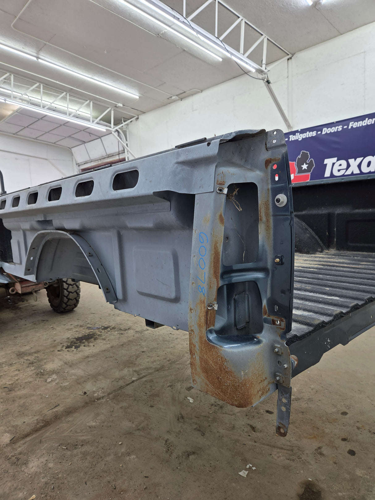 1999-2007 Chevrolet Silverado / GMC Sierra 8' 3500 HD Dually Truck Bed