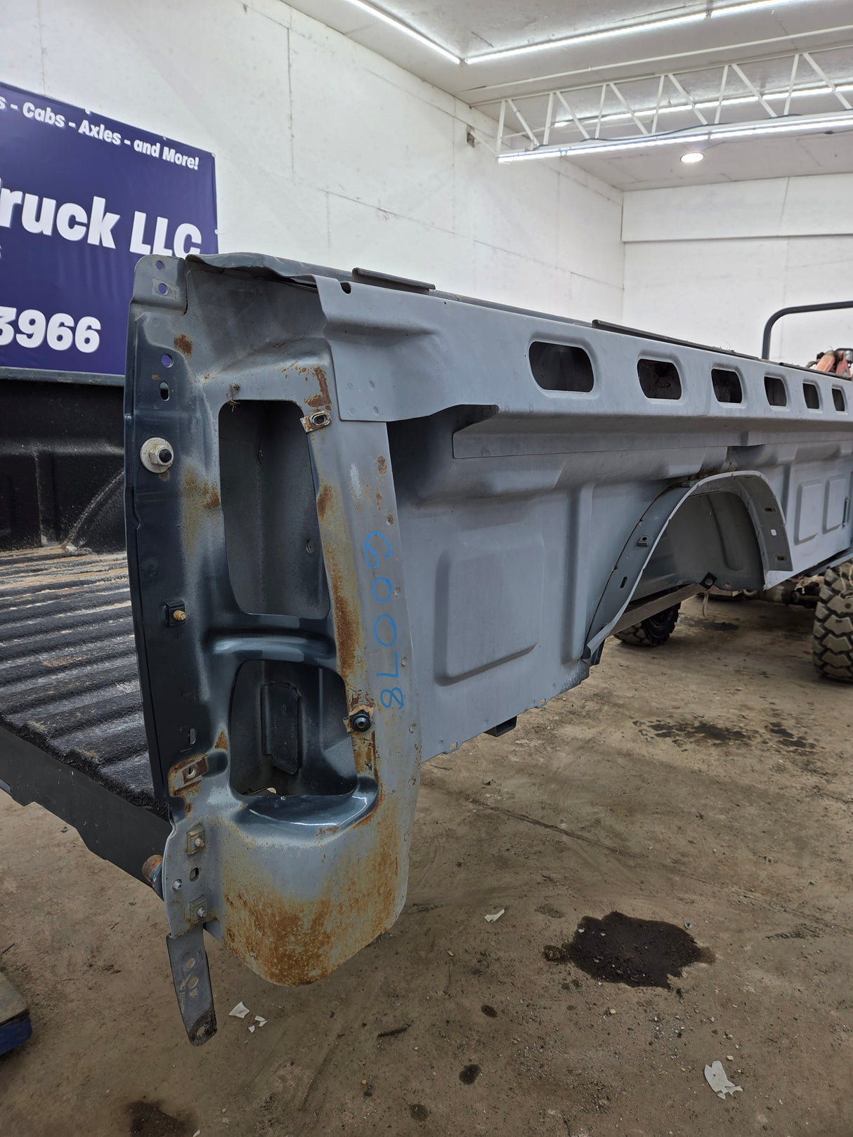 1999-2007 Chevrolet Silverado / GMC Sierra 8' 3500 HD Dually Truck Bed
