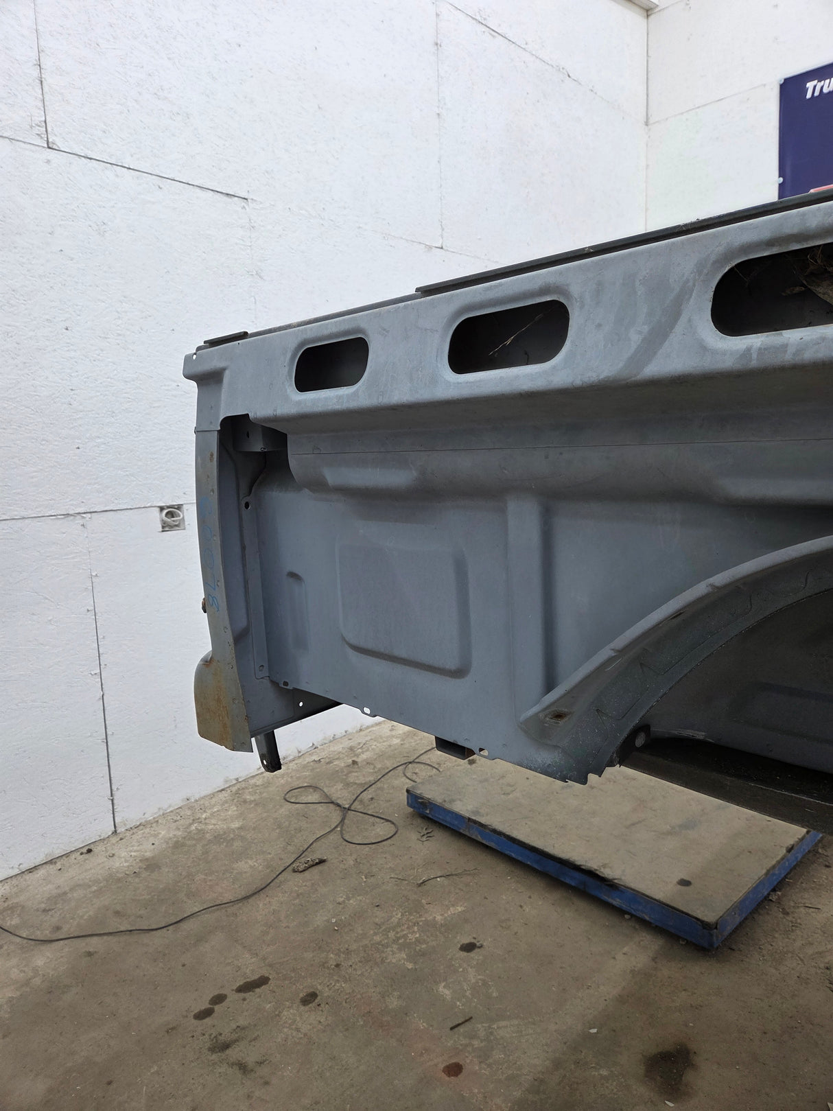 1999-2007 Chevrolet Silverado / GMC Sierra 8' 3500 HD Dually Truck Bed