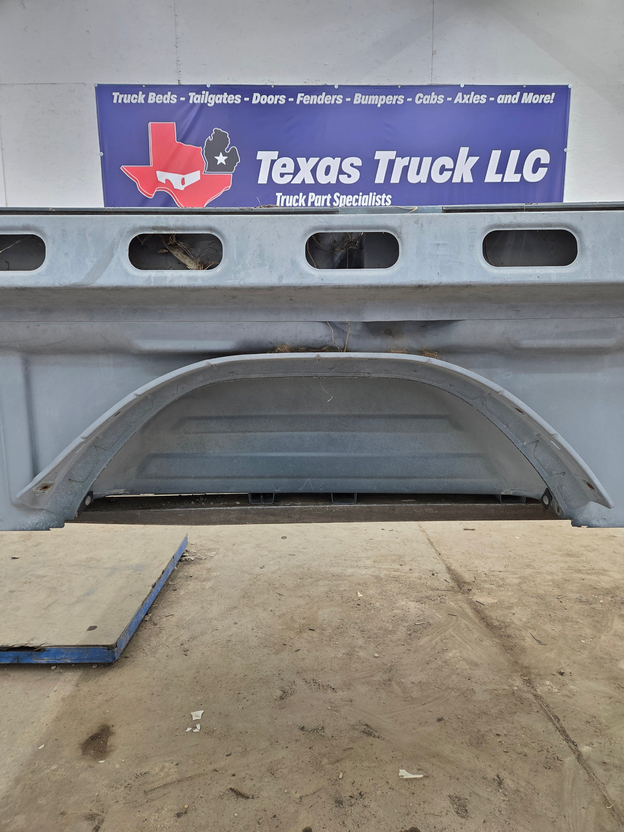 1999-2007 Chevrolet Silverado / GMC Sierra 8' 3500 HD Dually Truck Bed
