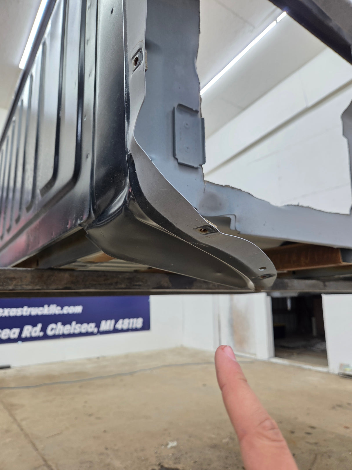 1999-2007 Chevrolet Silverado / GMC Sierra 8' 3500 HD Dually Truck Bed