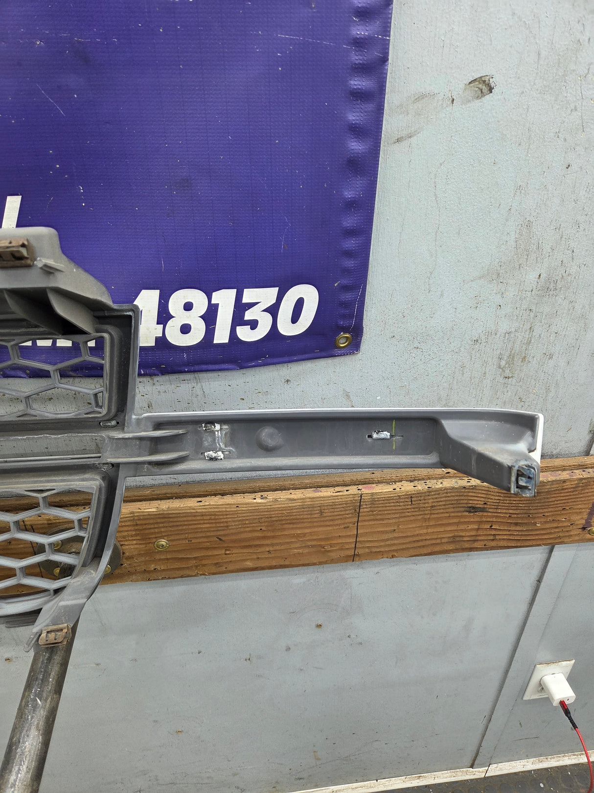 2003-2006 Chevrolet Silverado 1500 2500 3500 HD 'Cateye' Grill OEM - Chrome
