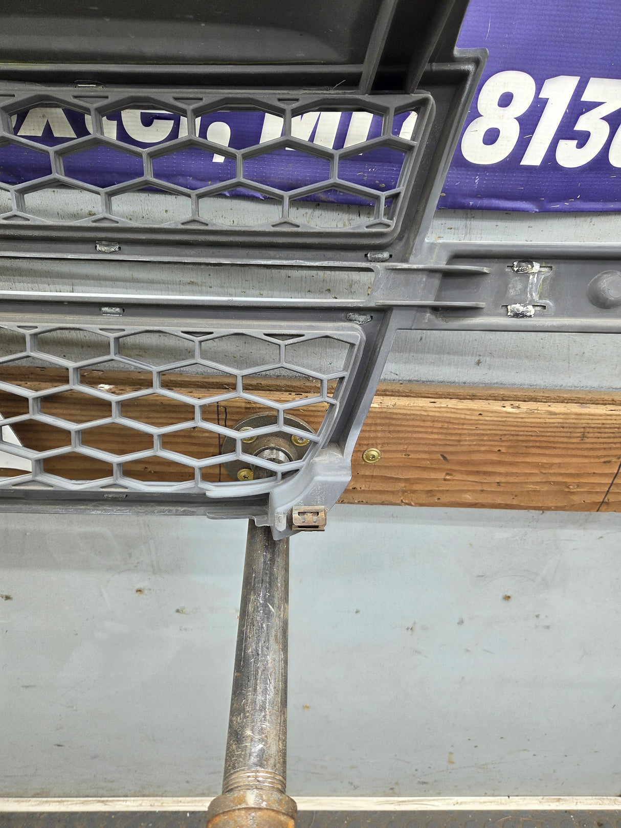 2003-2006 Chevrolet Silverado 1500 2500 3500 HD 'Cateye' Grill OEM - Chrome