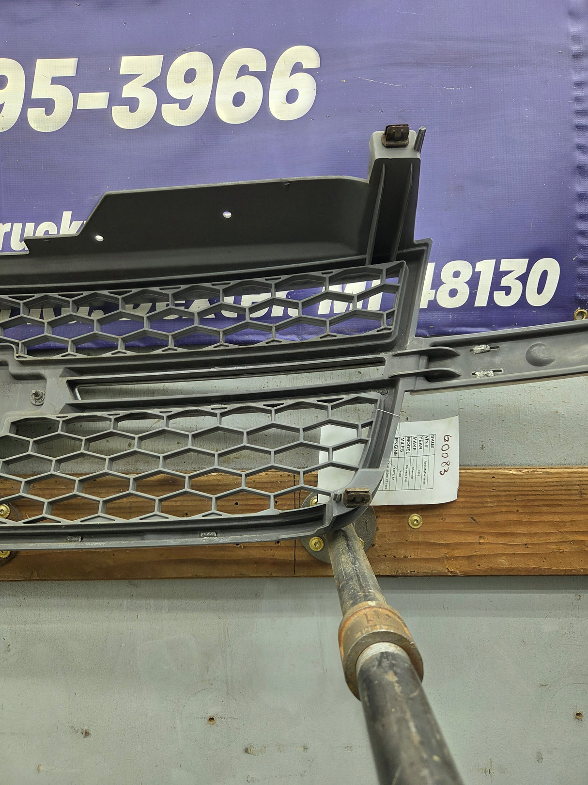 2003-2006 Chevrolet Silverado 1500 2500 3500 HD 'Cateye' Grill OEM - Chrome