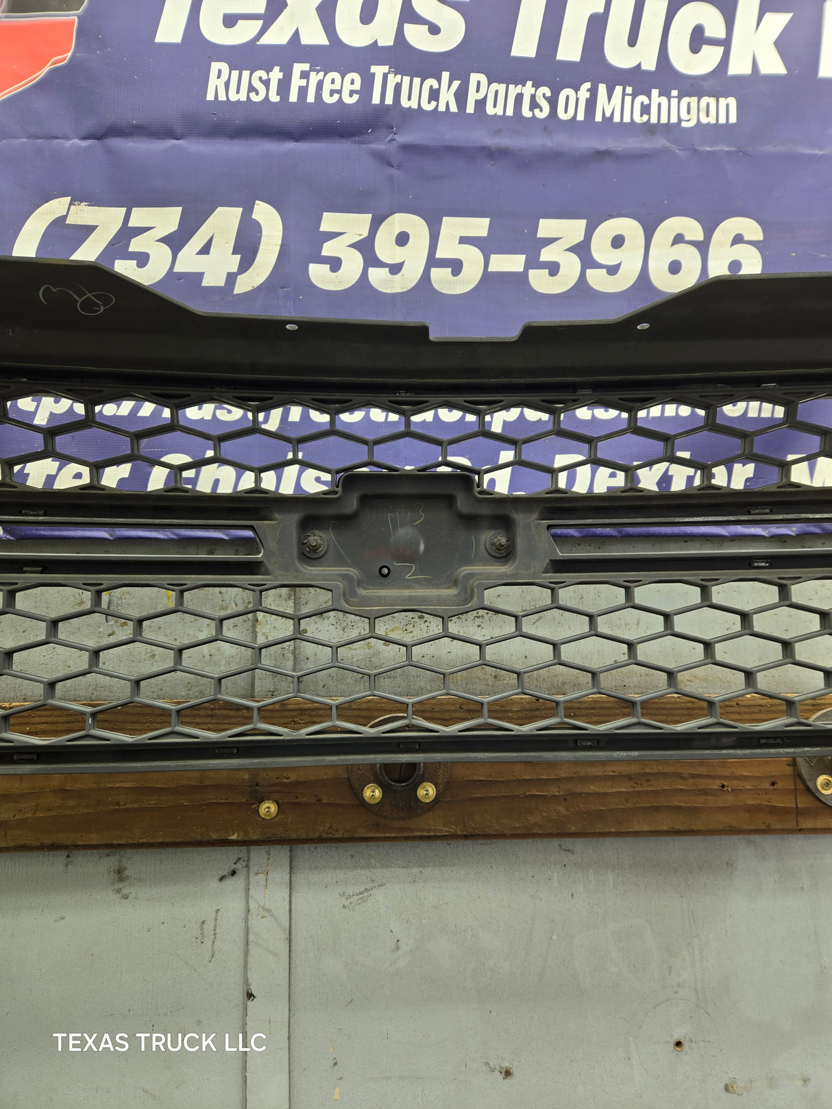 2003-2006 Chevrolet Silverado 1500 2500 3500 HD 'Cateye' Grill OEM - Chrome