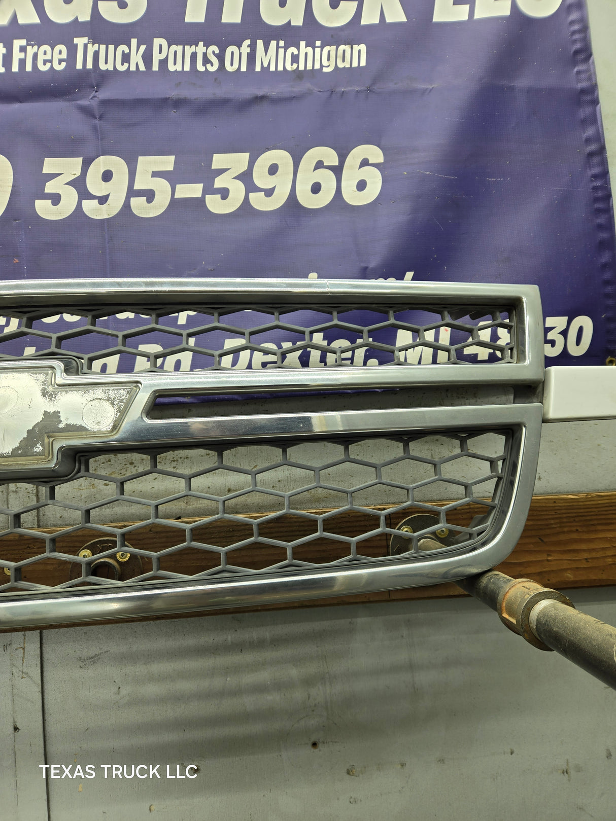 2003-2006 Chevrolet Silverado 1500 2500 3500 HD 'Cateye' Grill OEM - Chrome
