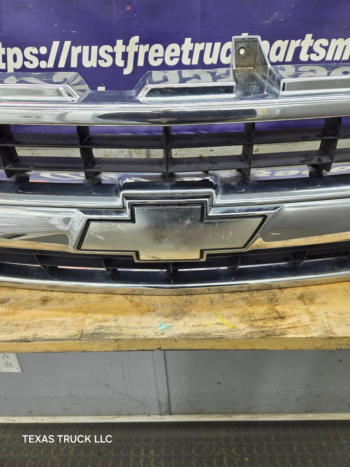 1999-2002 Chevrolet Silverado 1500 2500 3500 Grill OEM