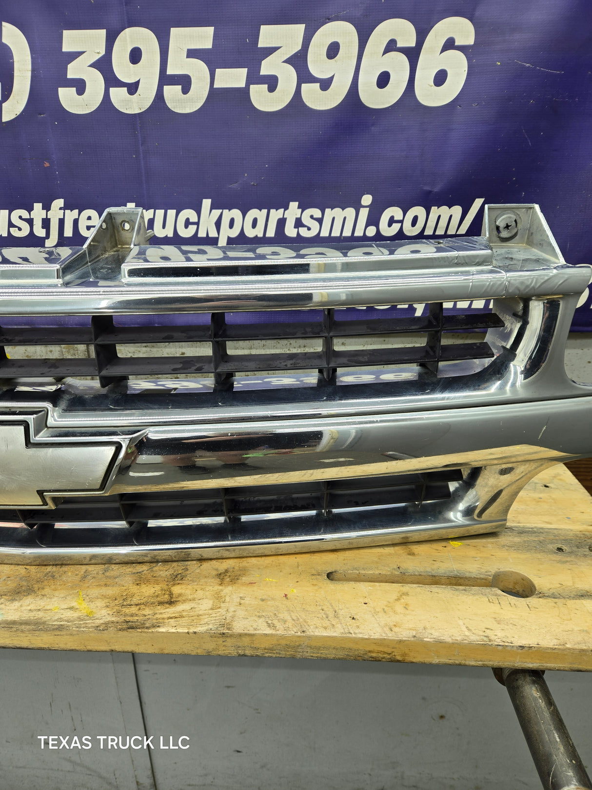 1999-2002 Chevrolet Silverado 1500 2500 3500 Grill OEM
