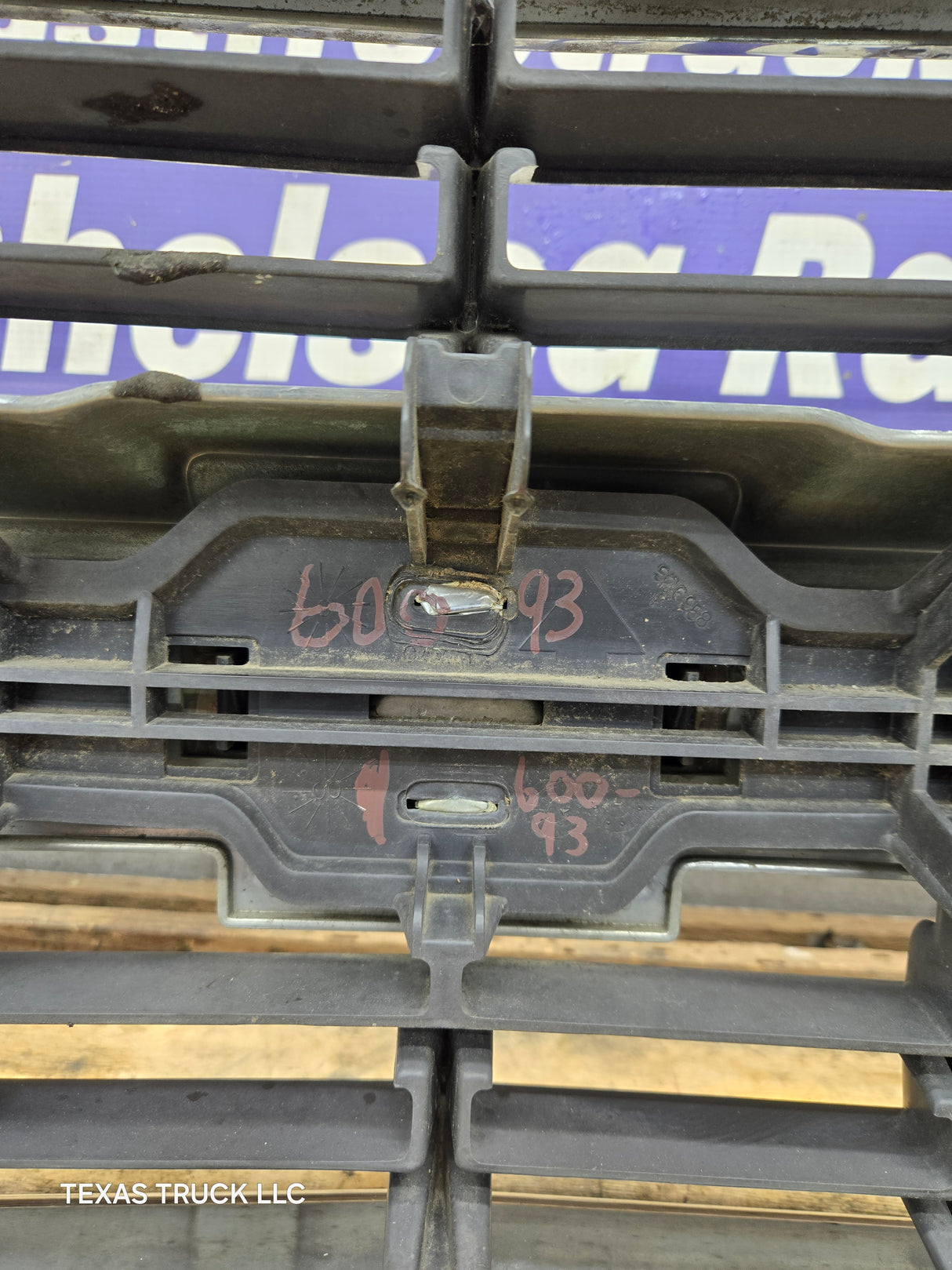 1999-2002 Chevrolet Silverado 1500 2500 3500 Grill OEM