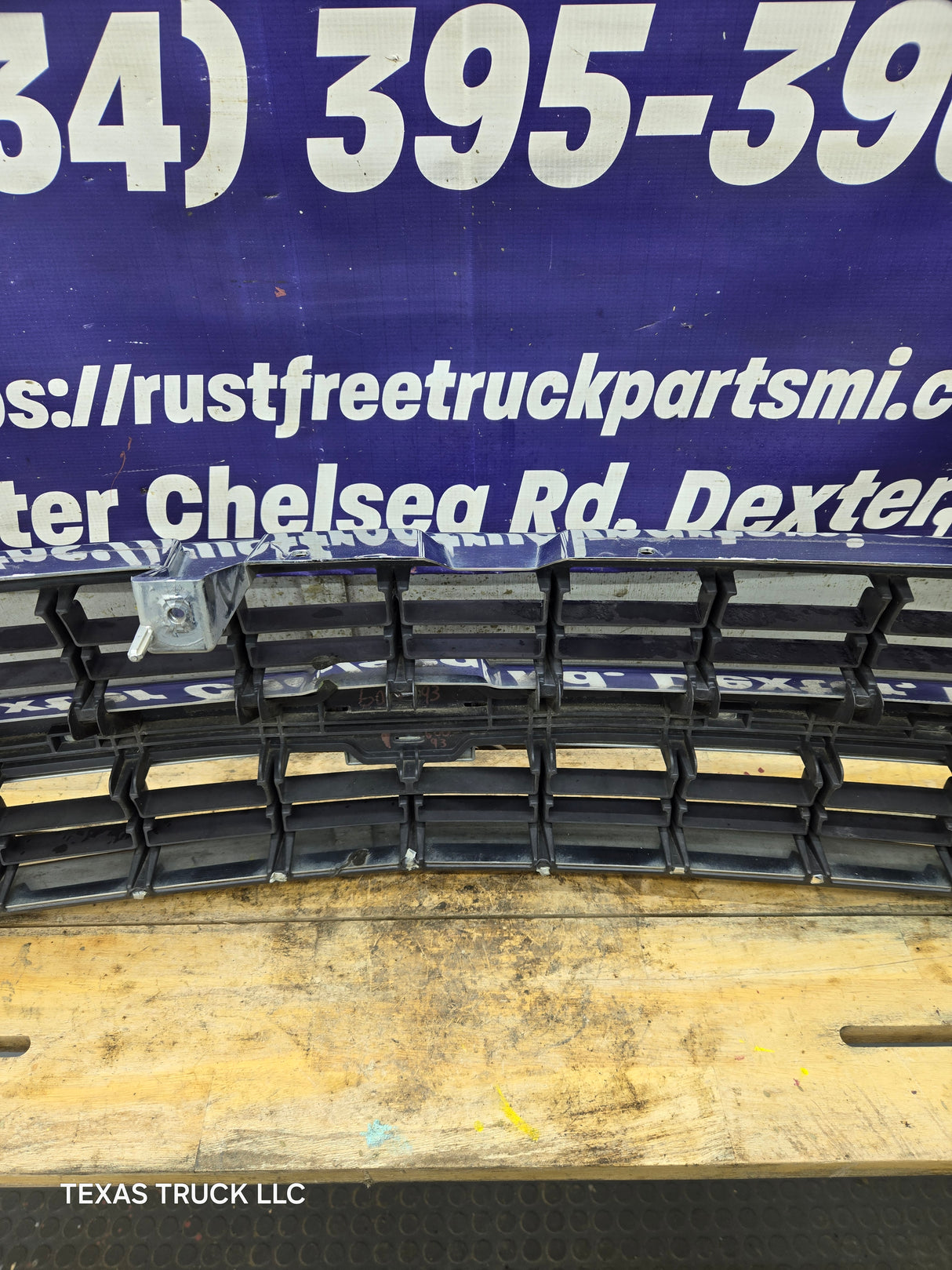 1999-2002 Chevrolet Silverado 1500 2500 3500 Grill OEM