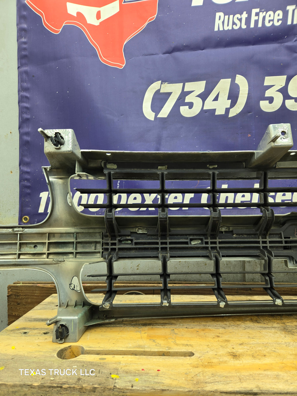 1999-2002 Chevrolet Silverado 1500 2500 3500 Grill OEM