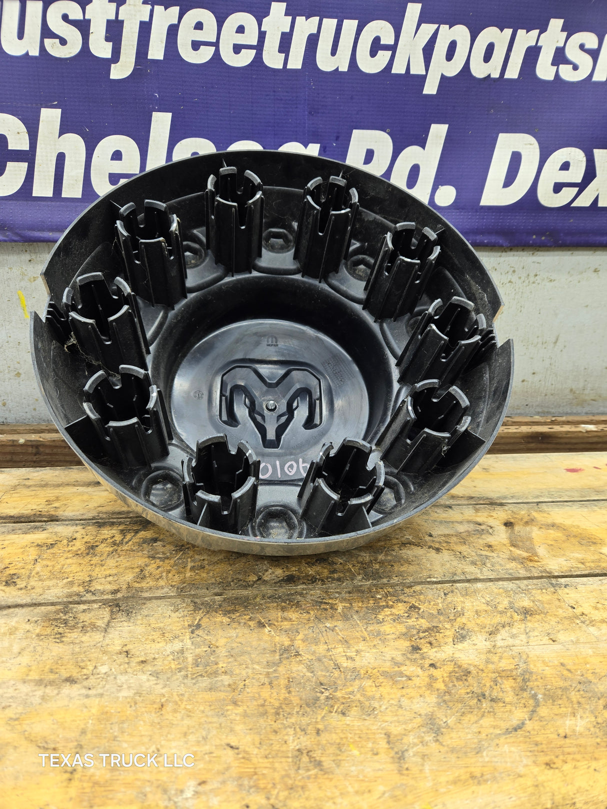 2019-2025 Dodge Ram 4500 5500 Dually Rear Center Cap Hub Cap 6ZF92TRMAB
