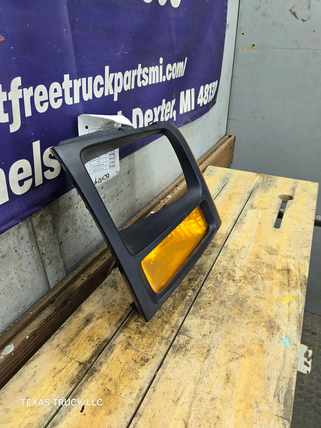 2005-2007 Ford Super Duty F250 F350 F450 F550 LH Left Driver Side Headlight Bezel Park Lamp Signal Corner Light 5C34-13B221-A