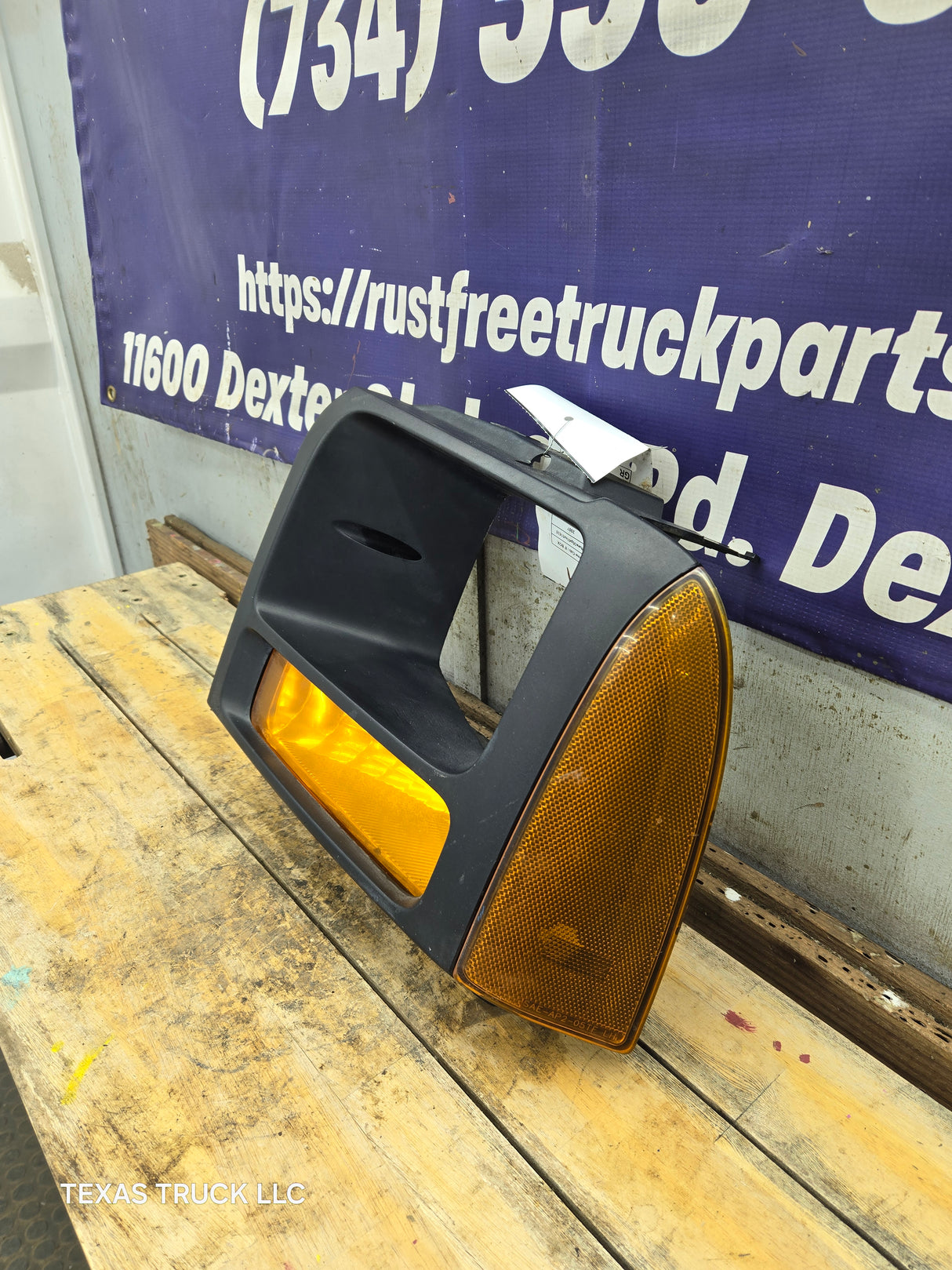 2005-2007 Ford Super Duty F250 F350 F450 F550 LH Left Driver Side Headlight Bezel Park Lamp Signal Corner Light 5C34-13B221-A