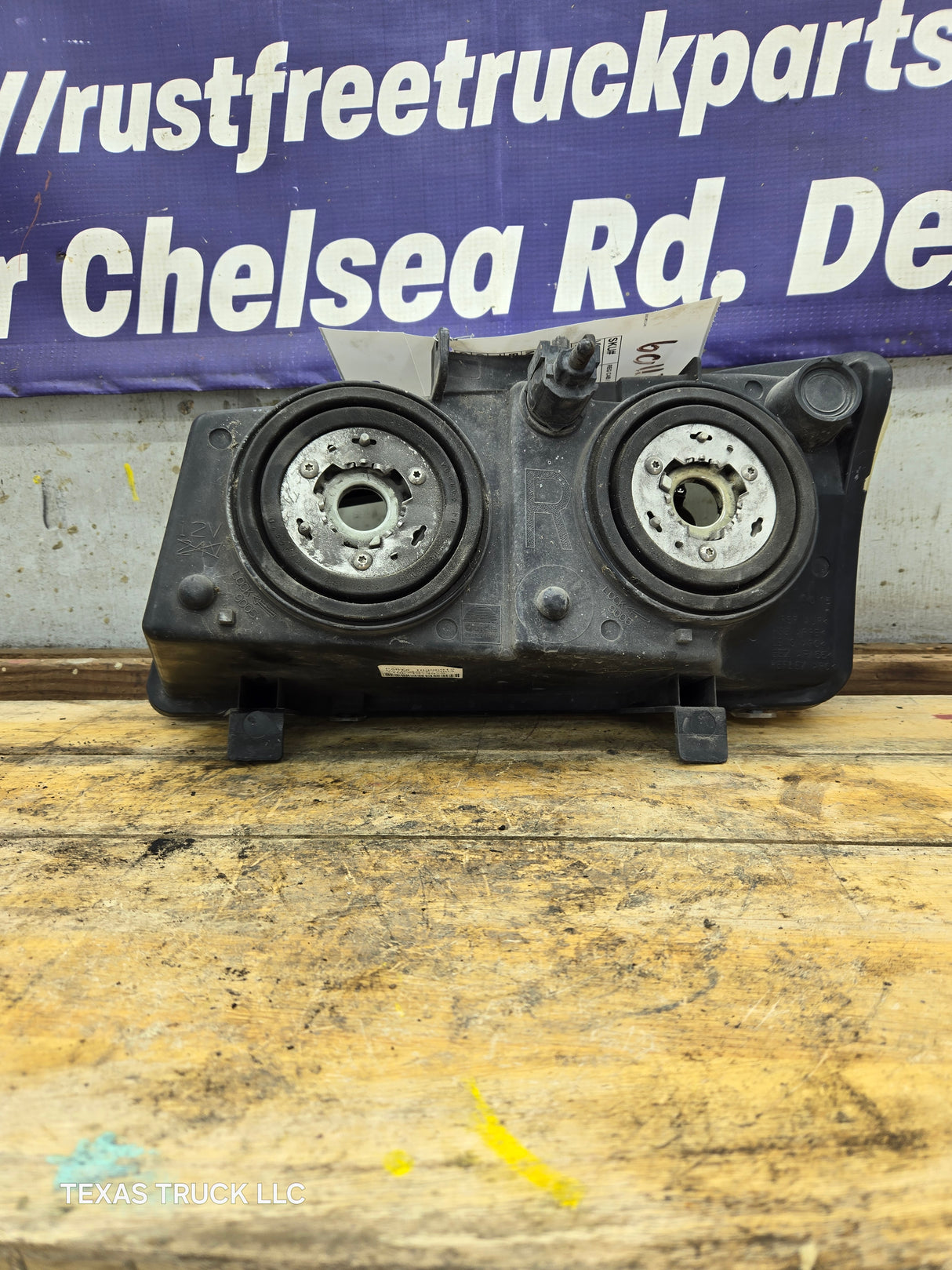 2003-2007 Chevrolet Silverado RH Passenger Side Headlight Assembly - 10396912