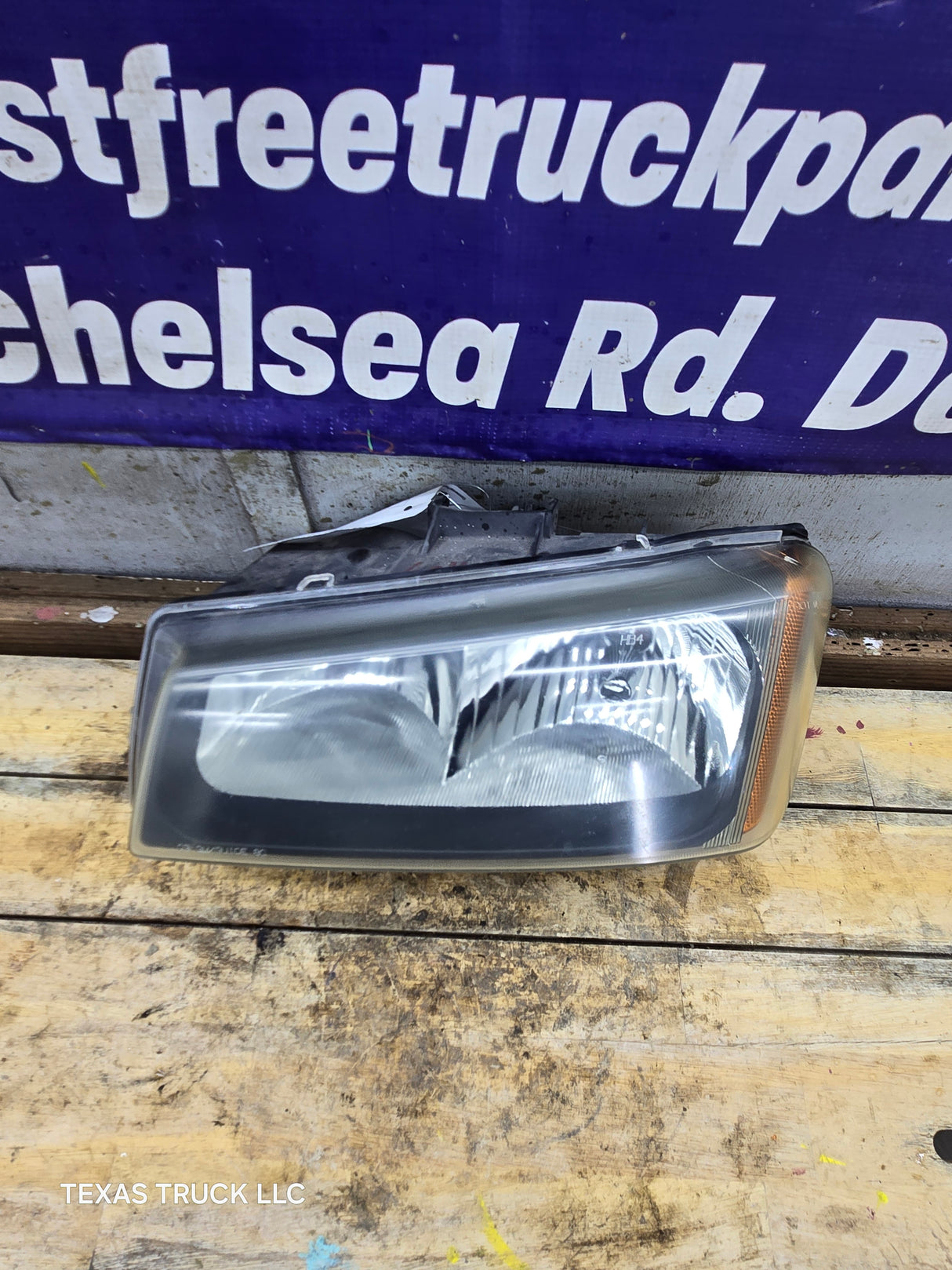 2003-2007 Chevrolet Silverado LH Driver Side Headlight Assembly - 10396913