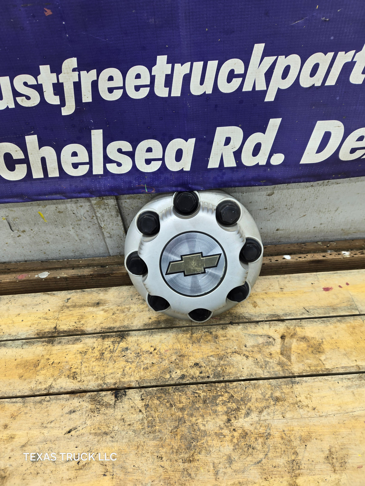 1999-2006 OEM Chevrolet Silverado 8 Lug Wheel Center Hub Cap Lug Cover