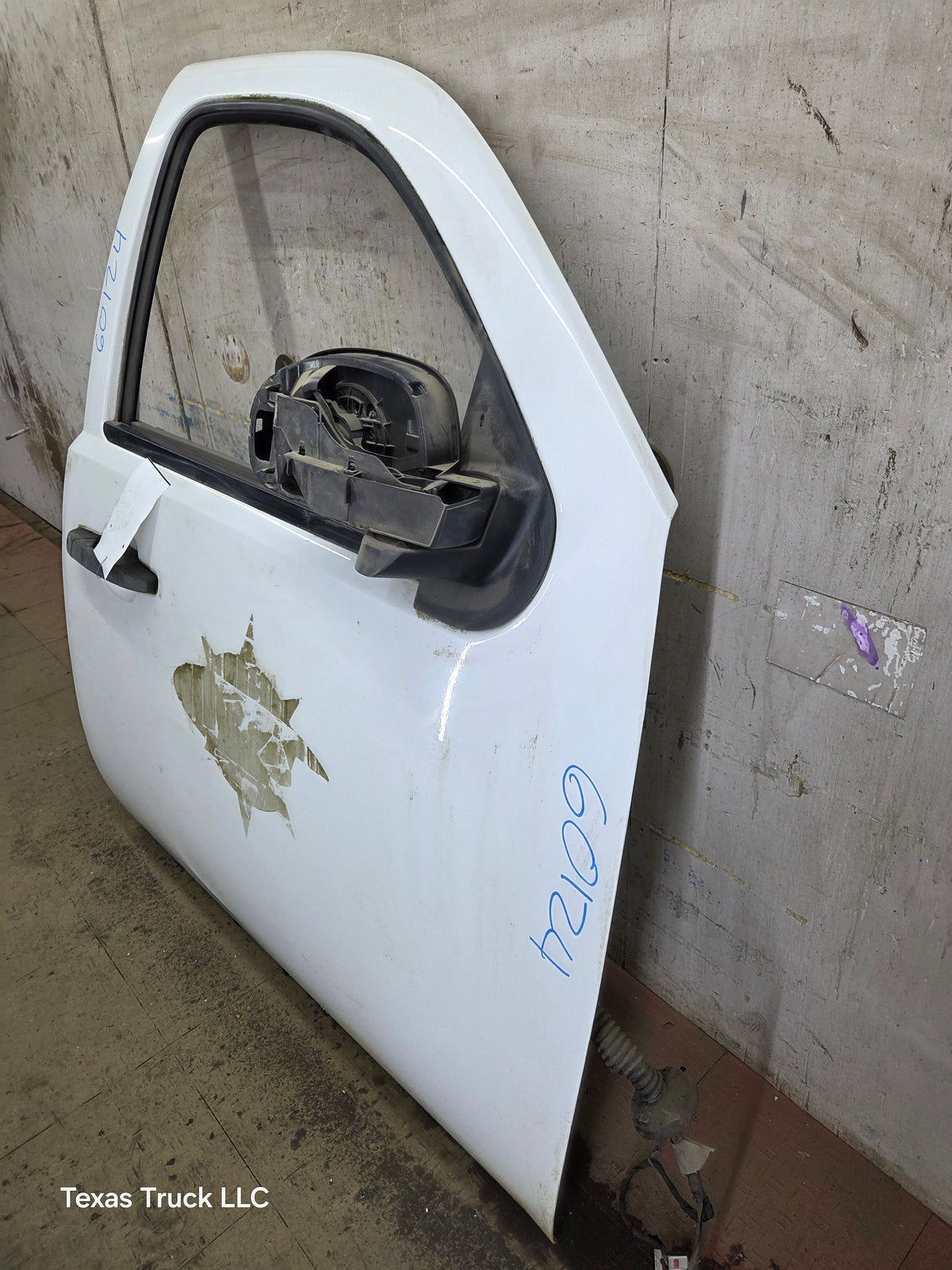 2007-2013 Chevrolet Silverado / GMC Sierra 1500 2500 3500 HD RH Front Passenger Side Door