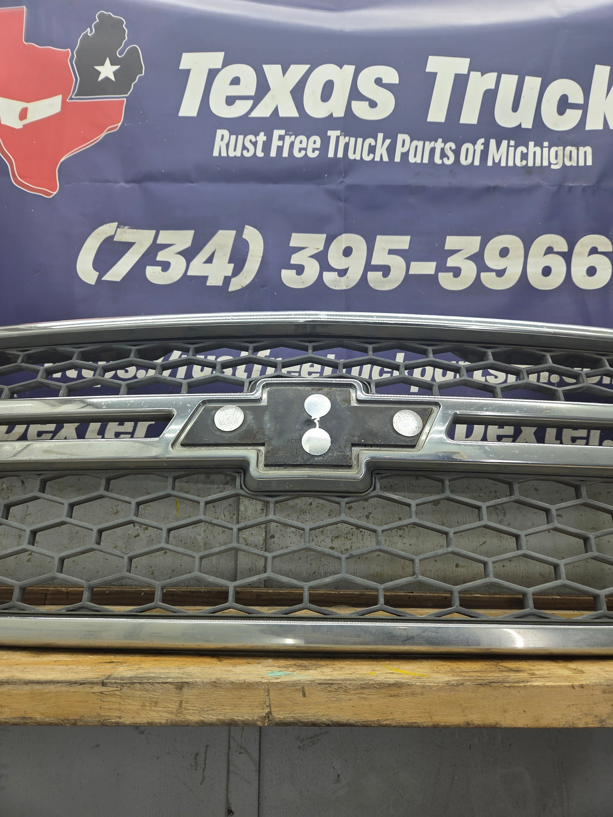 2003-2006 Chevrolet Silverado 1500 2500 3500 HD 'Cateye' Grill OEM - Chrome