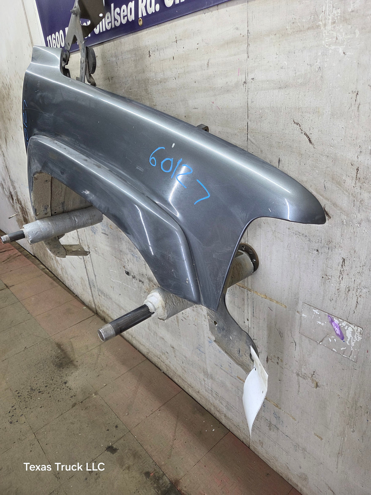 1999-2002 Chevrolet Silverado / Tahoe / Suburban 1500 2500 3500 HD Passenger Front Fender - White
