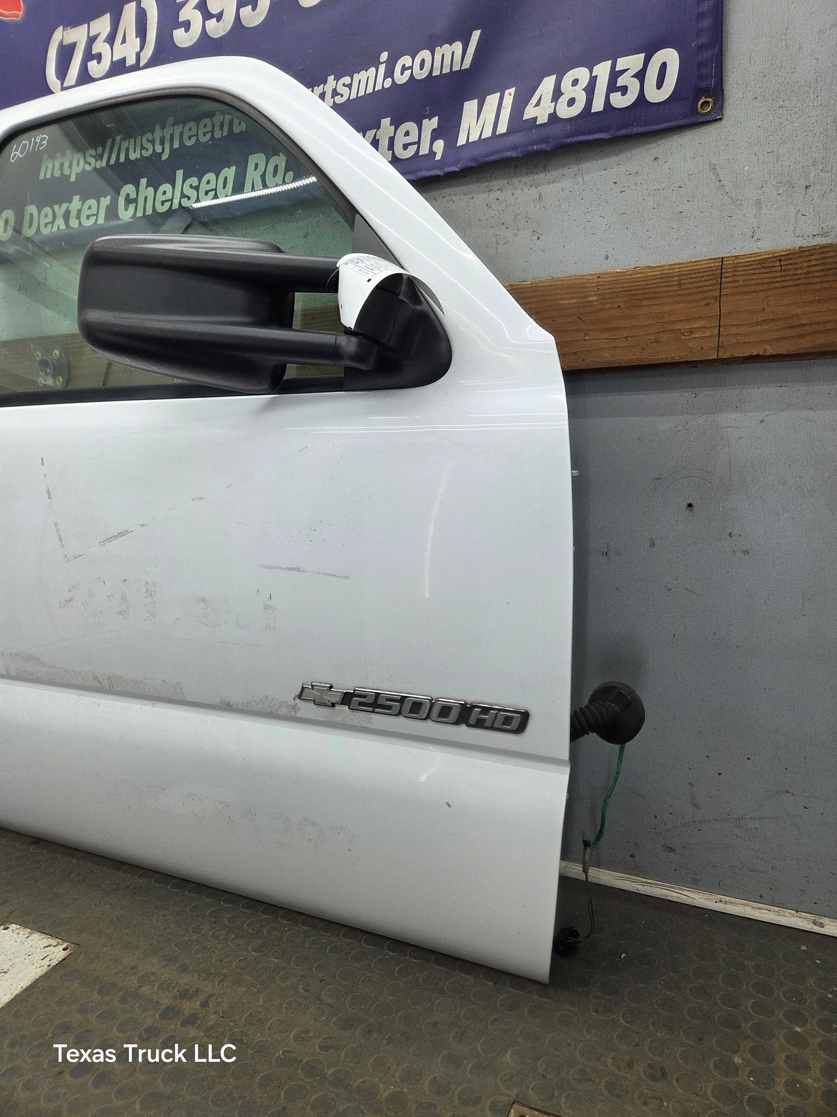 1999-2006 Chevrolet Silverado / GMC Sierra 1500 2500 3500 HD Front Passenger side Door RH